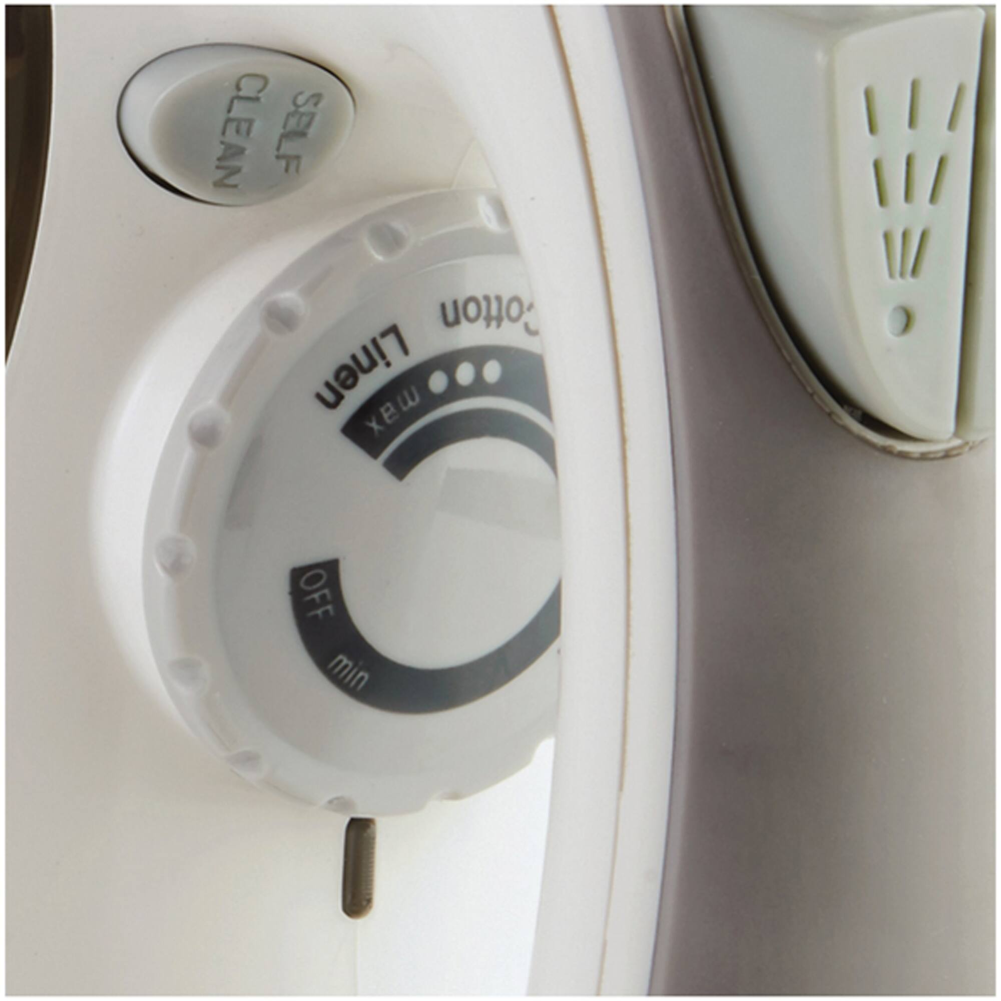 Brentwood 1,200W Nonstick Steam Iron with Retractable Cord