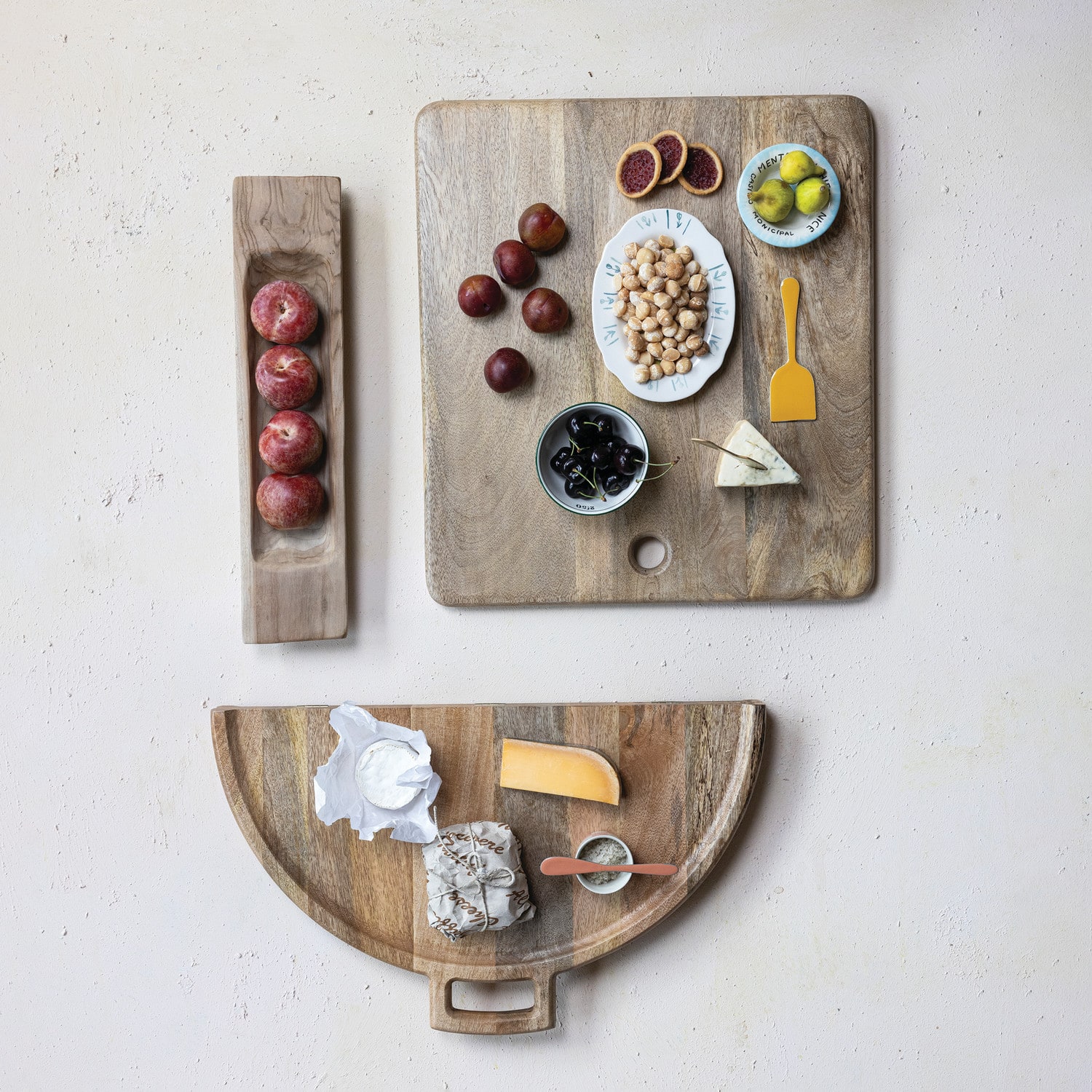 Hello Honey® 26" Natural & Gold Round Mango Wood Folding Cheese & Serving Board
