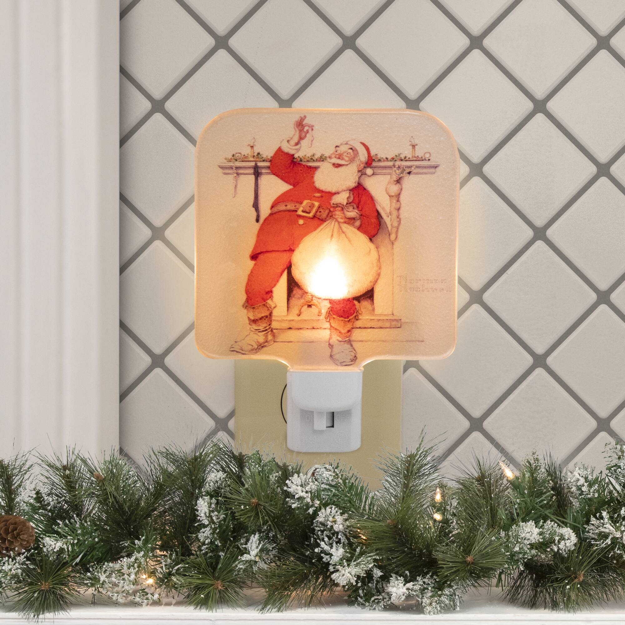 6" Norman Rockwell Filling the Stocking Glass Christmas Night Light