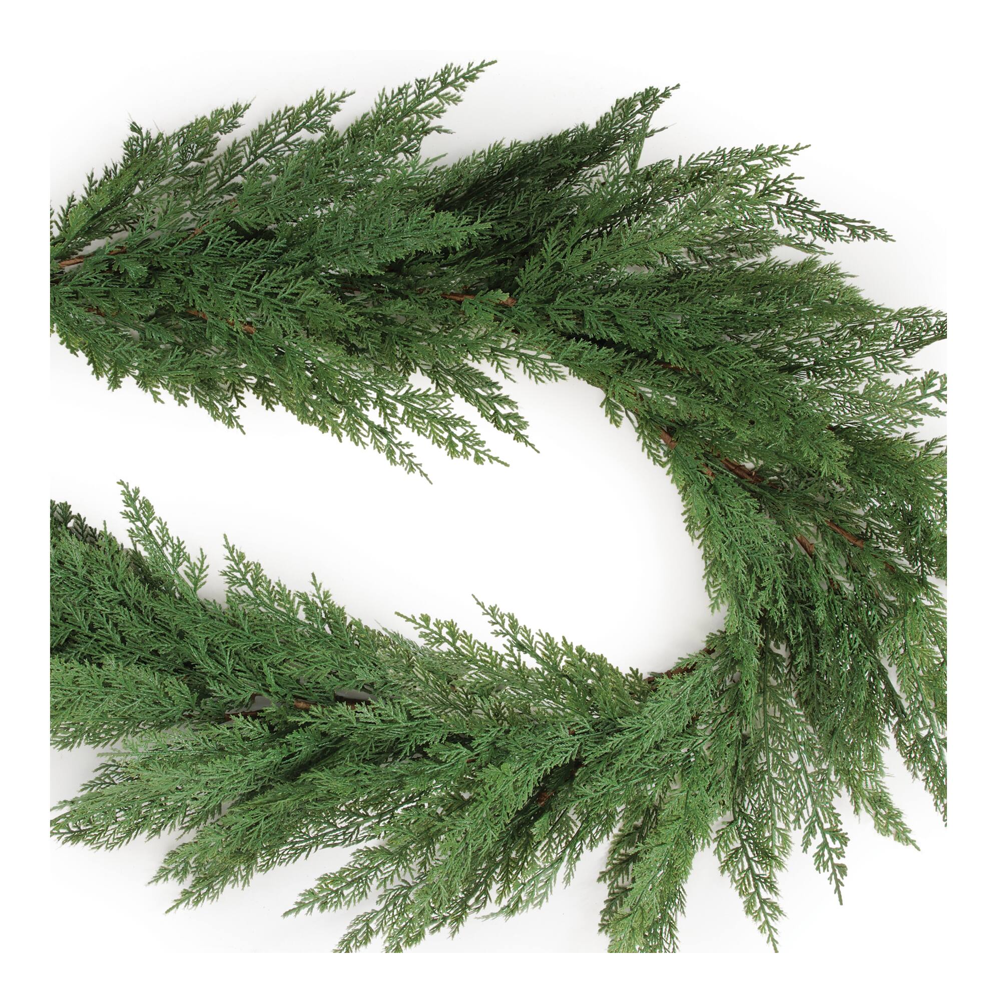 Melrose 5.5ft. Classic Green Pine Garland