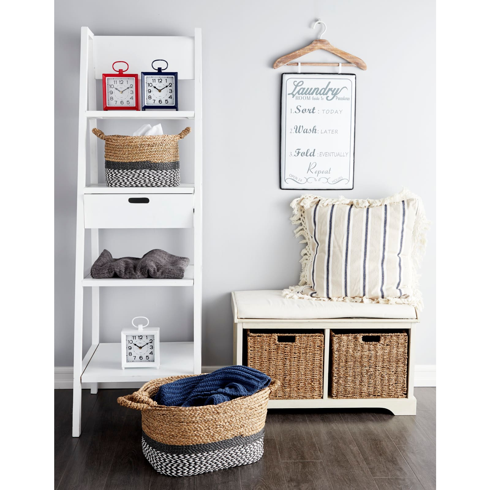 White Traditional Wood Storage Bench, 20" x 34"