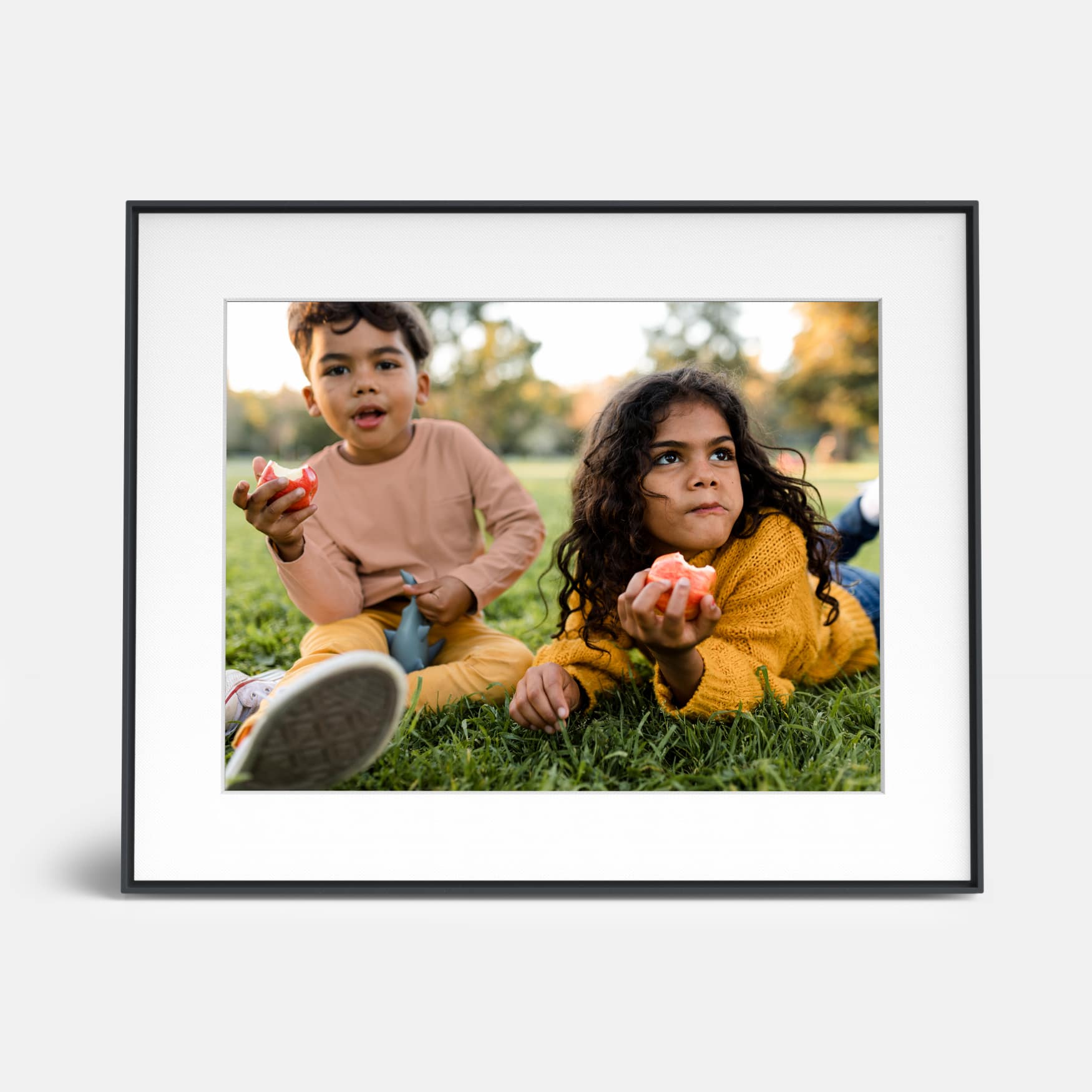 Aura 15" HD WiFi Walden Carbon with Paper Mat Digital Photo Frame