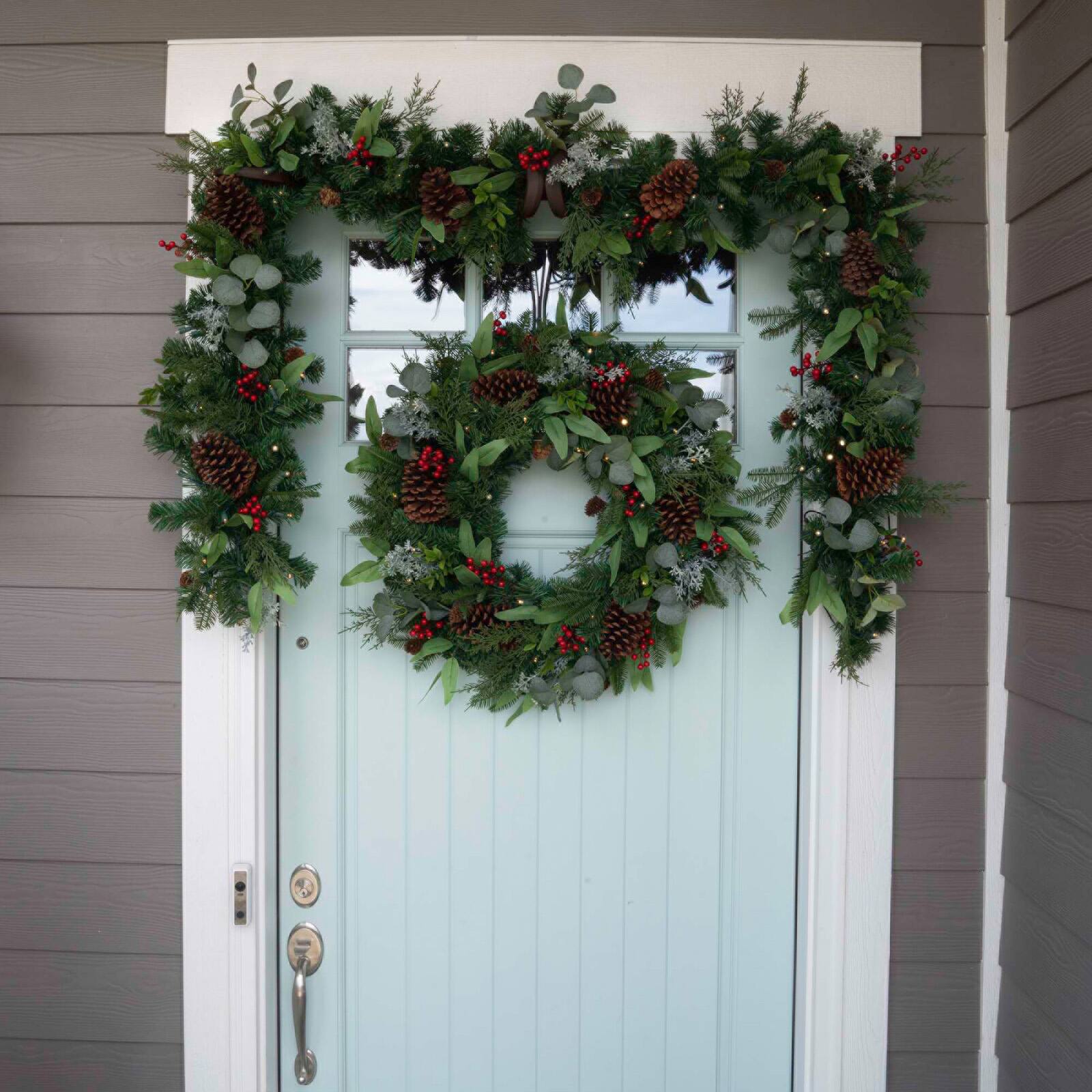 Village Lighting 30" Christmas Woods Lighted Berry Wreath