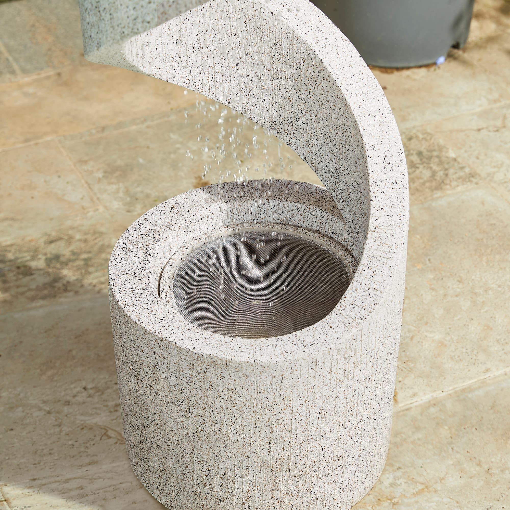 Glitzhome® 3.5ft. Curving Shaped Outdoor LED Fountain