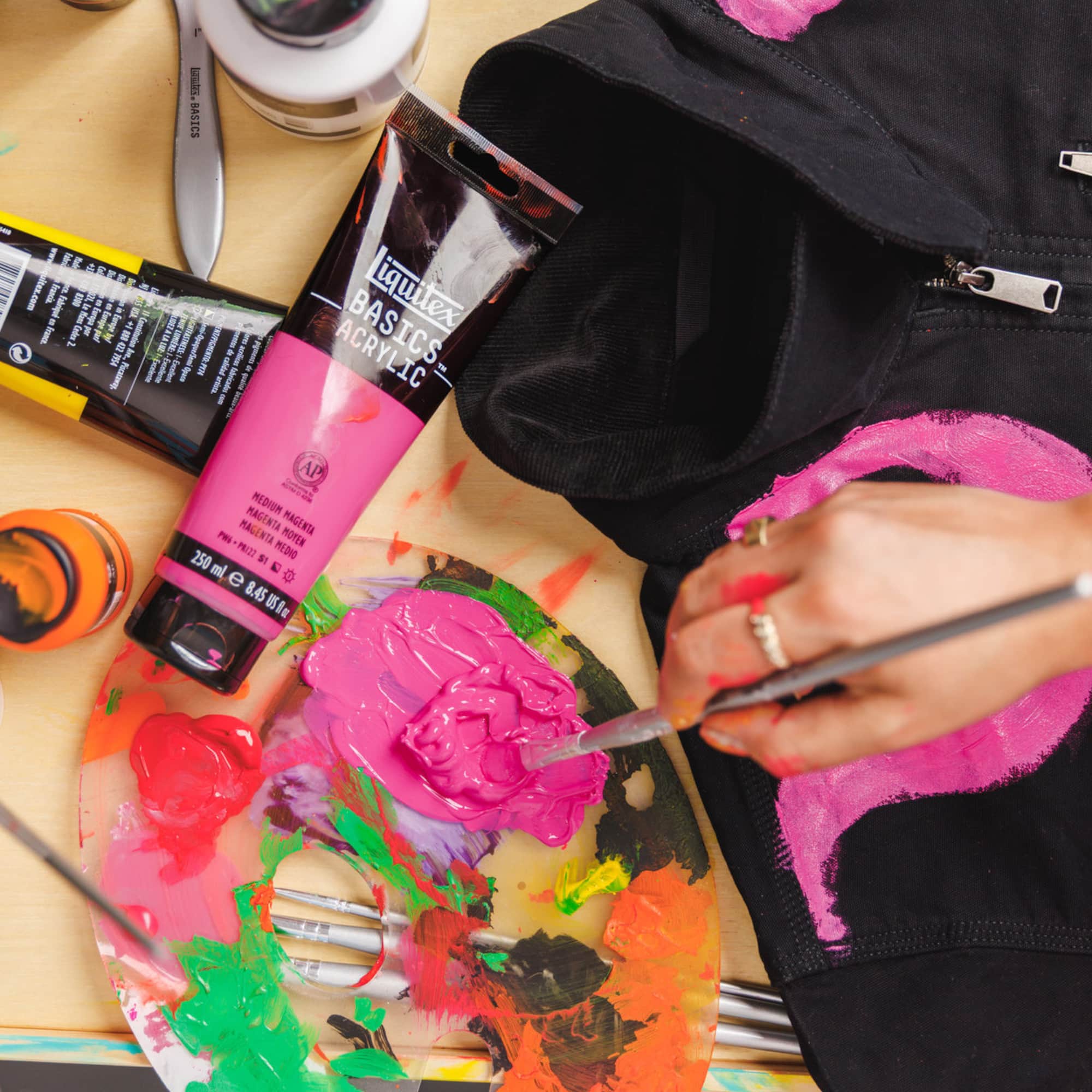 Liquitex® BASICS® Fan Brush