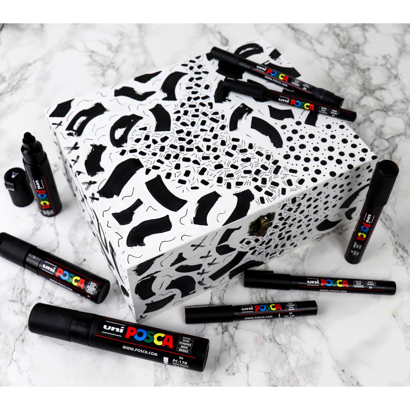 Marqueur de peinture à pointe très large PC-17K Uni Posca