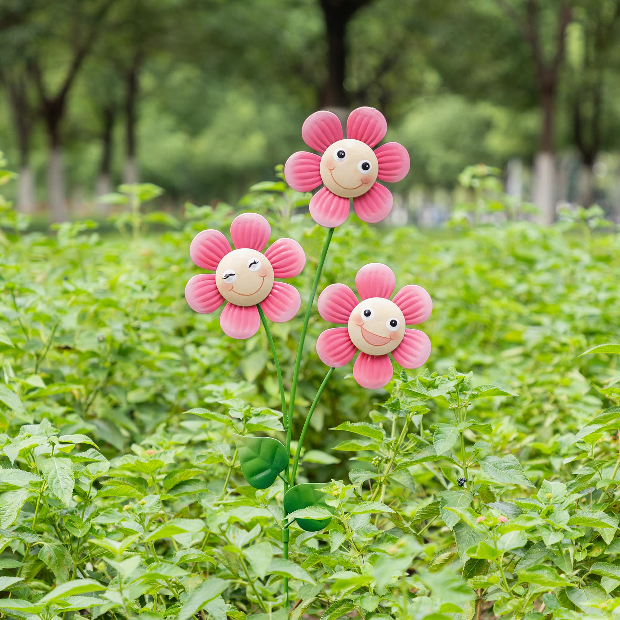 Glitzhome® 36" 2-in-1 Painted Metal Triple Happy Face Flower Garden Yard Stake & Wall Decor