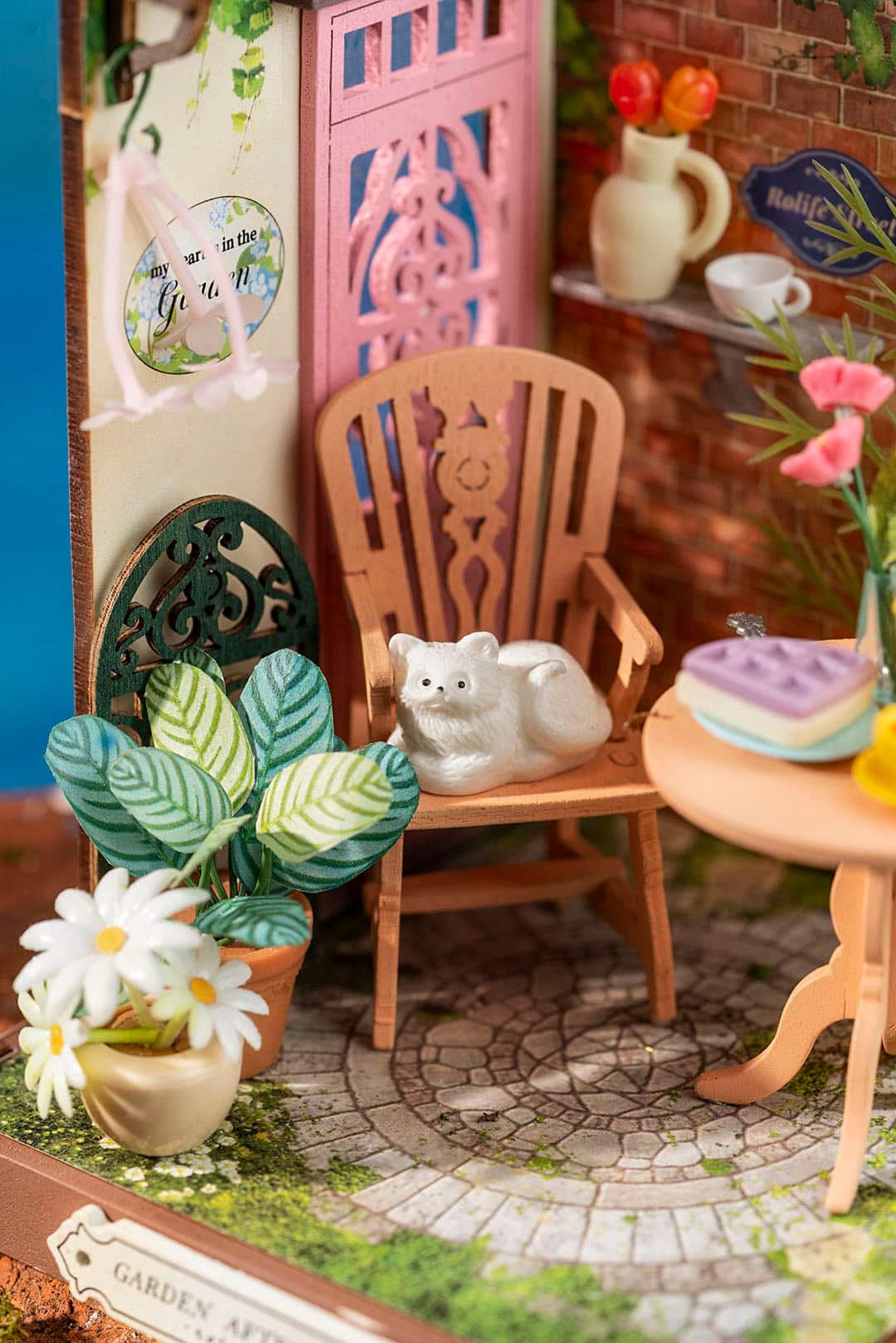 Rolife® Fancy Tea Yard DIY Miniature House Kit