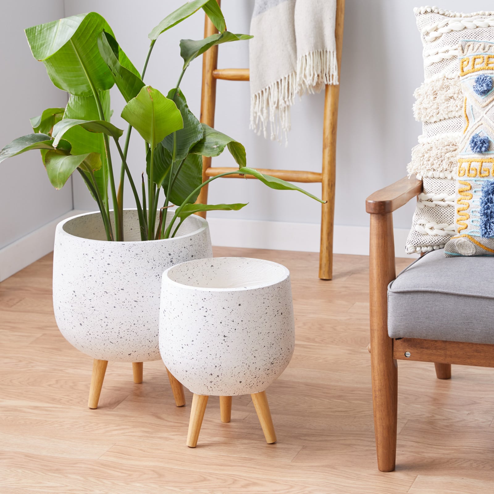 Set of 2 White MgO Contemporary Planter 17", 15"