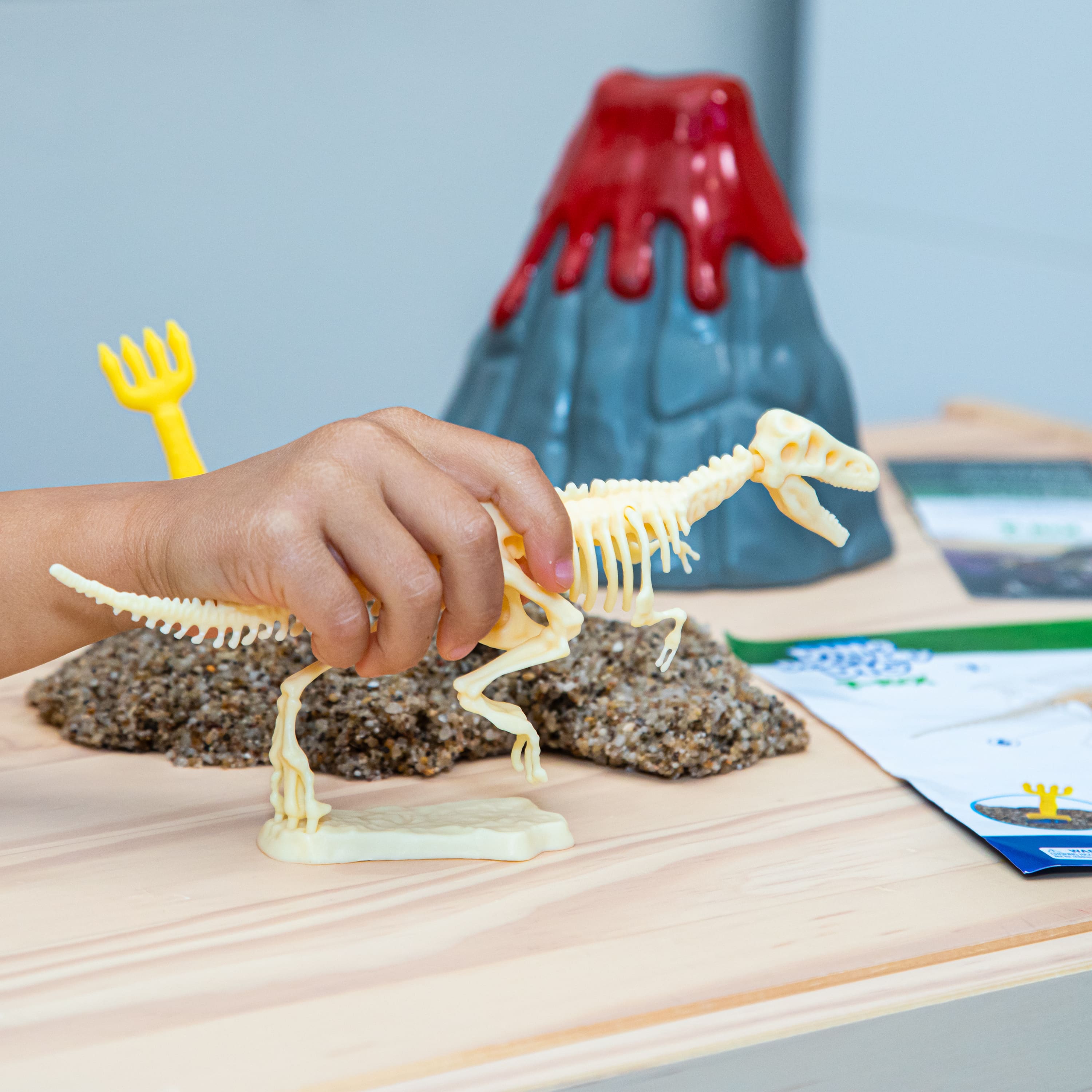 Educational Insights GeoSafari Jr. Dino Discovery Dig T-Rex