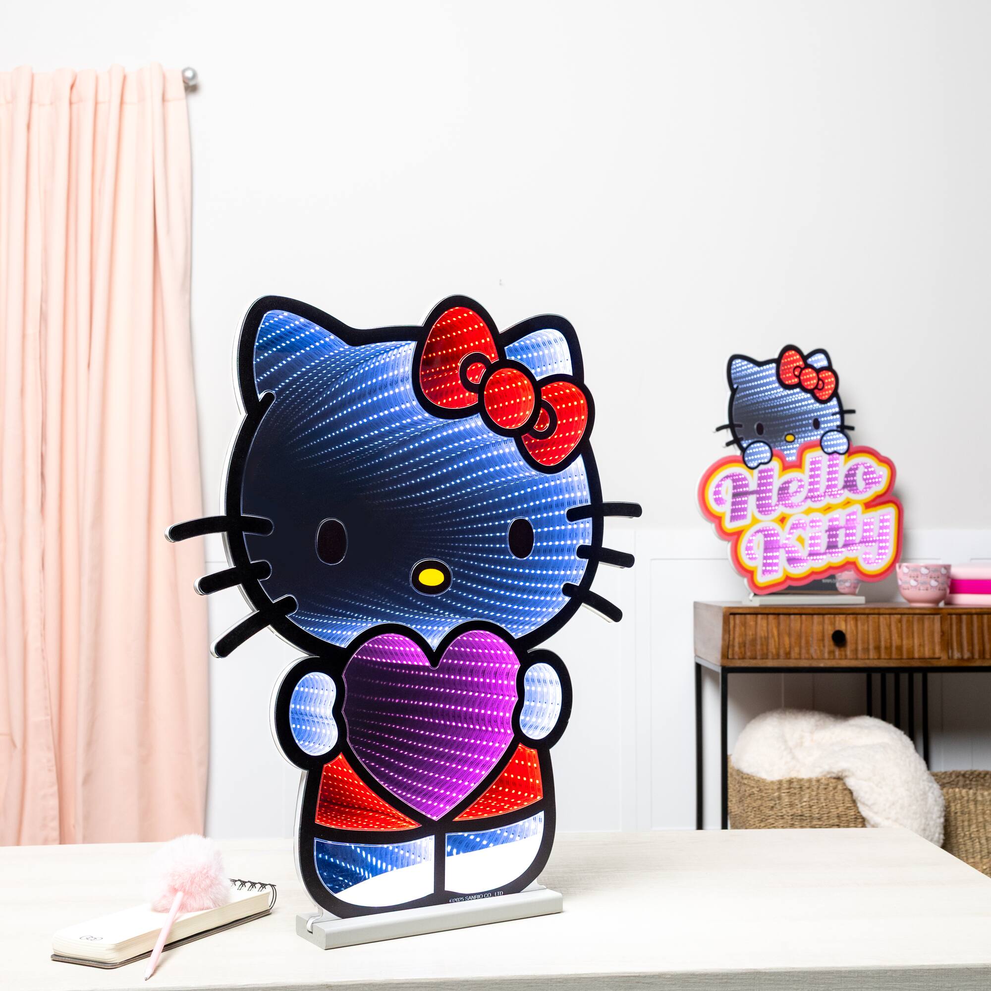24" Hello Kitty® Heart EkkoLight