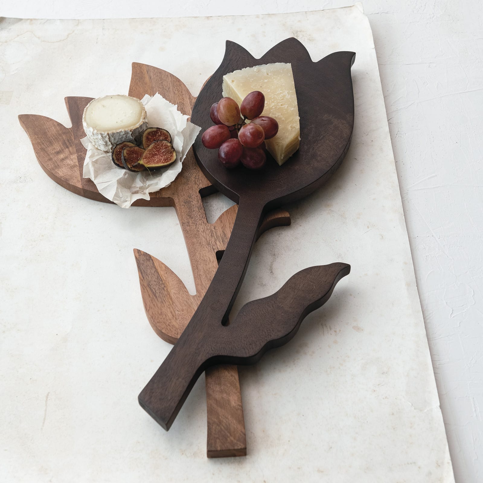 Hello Honey® 20" Bloom Natural Mango Wood Serving Board