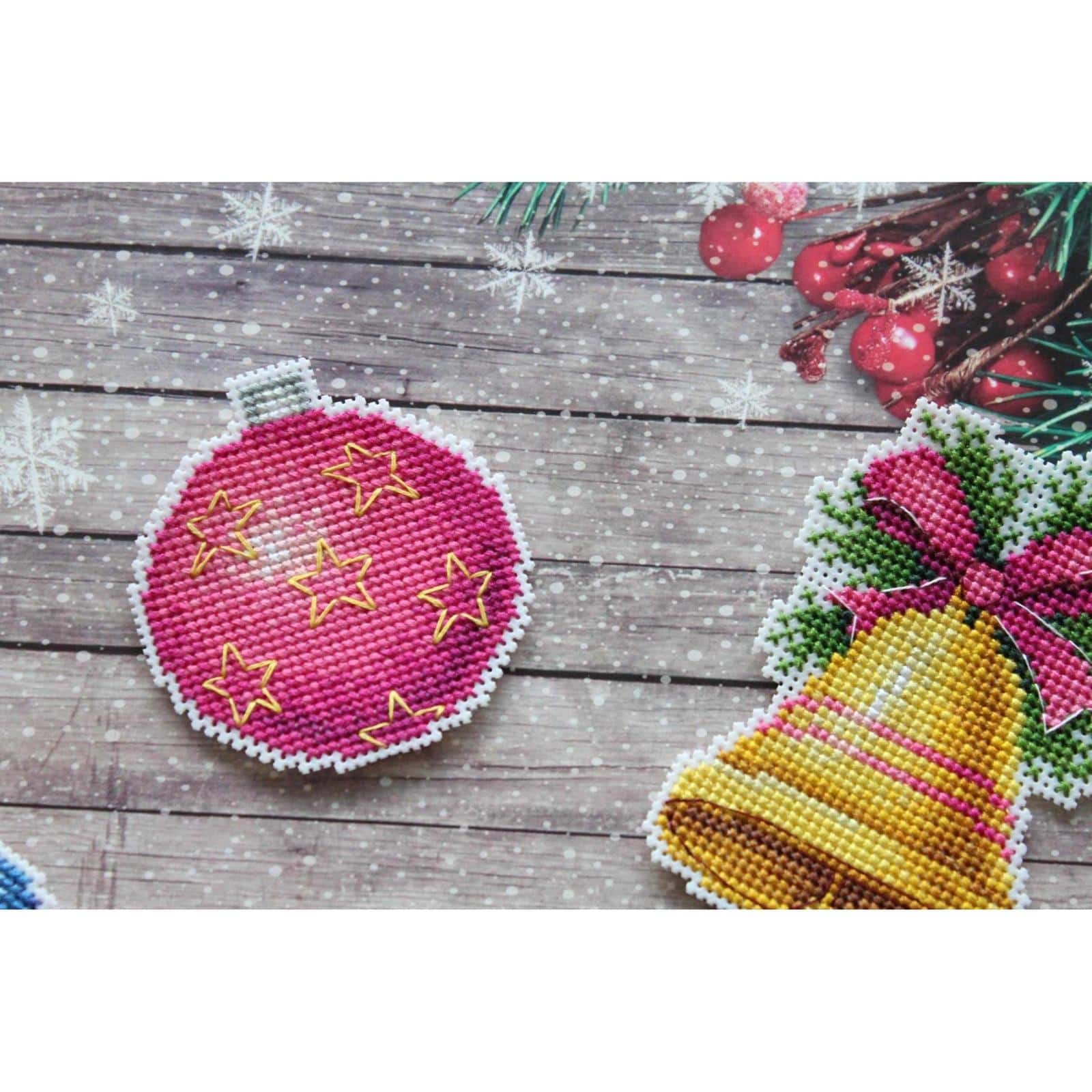 MP Studia Christmas Magnets Plastic Canvas Counted Cross Stitch Kit