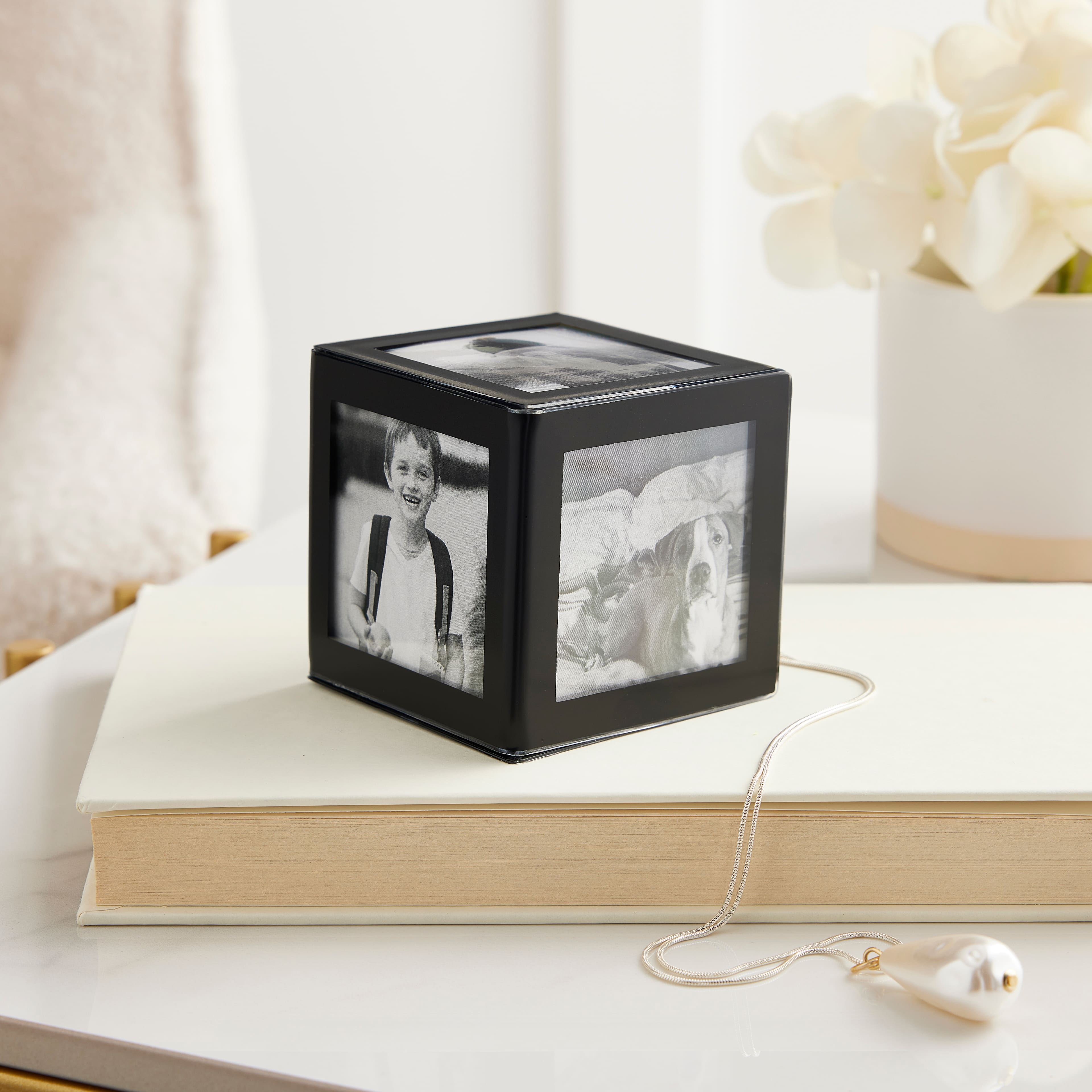Black Photo Cube by Studio Décor®