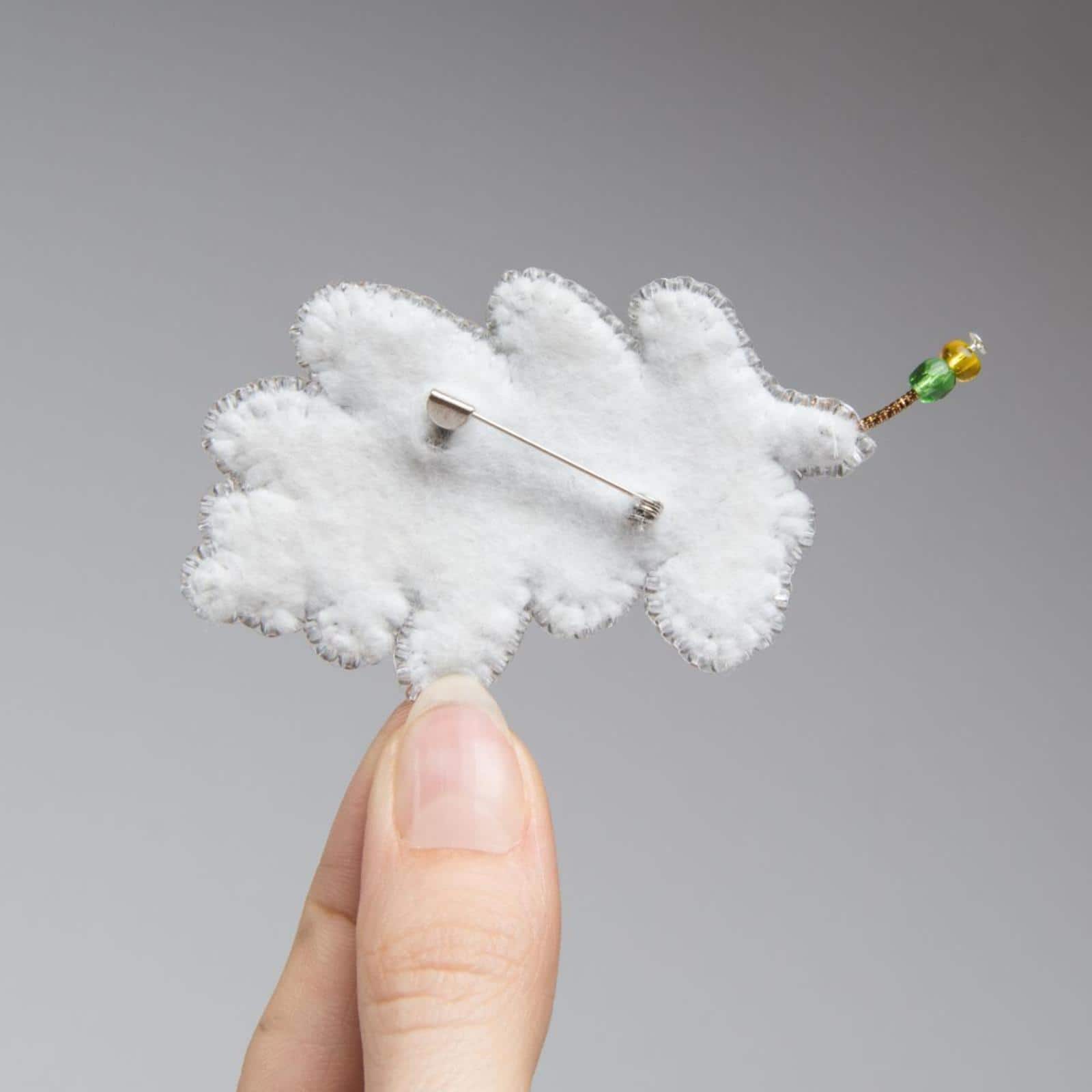 Charivna Mit Oak Leaf Brooch Crystal Art Beadwork Kit