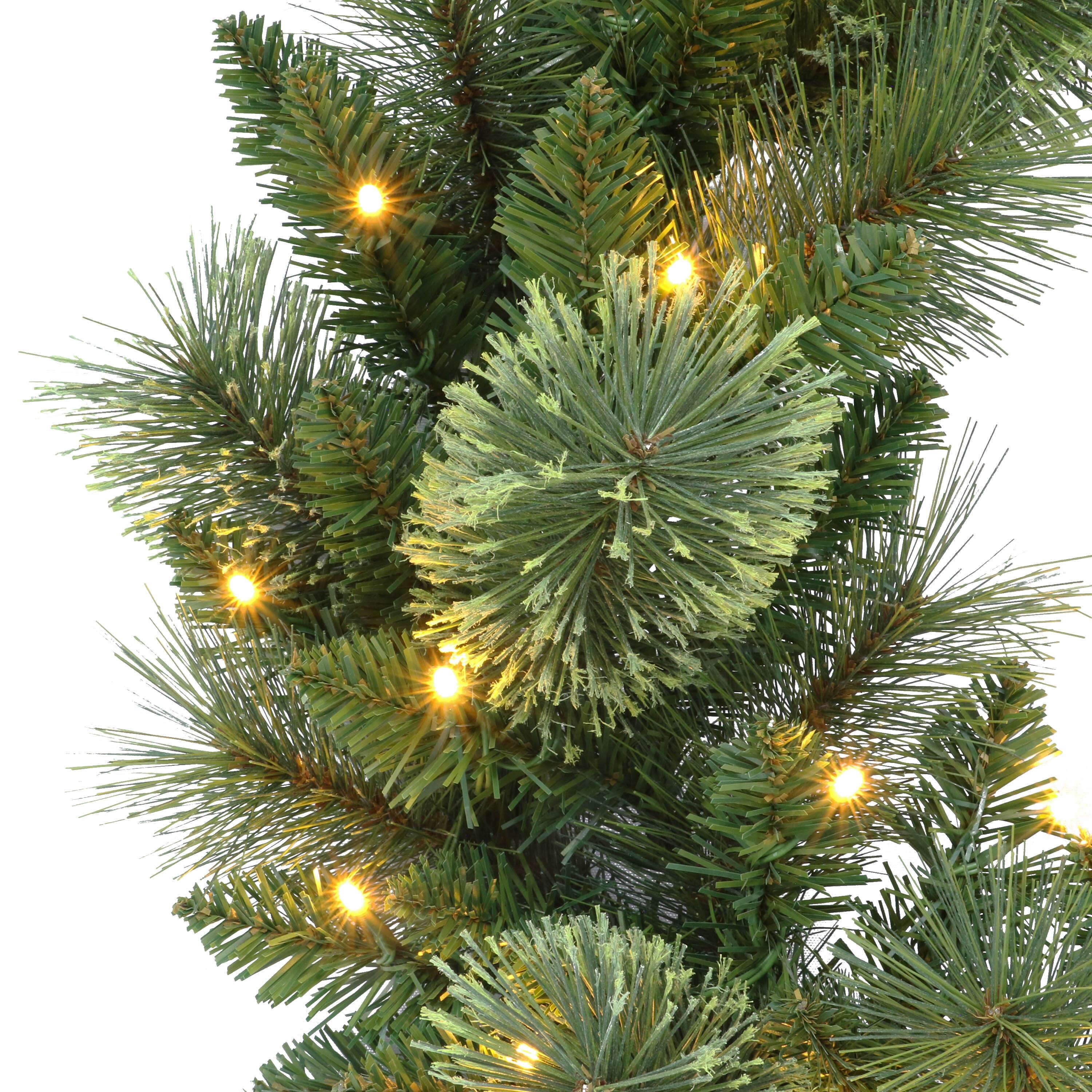24" Pre-Lit Pine Wreath