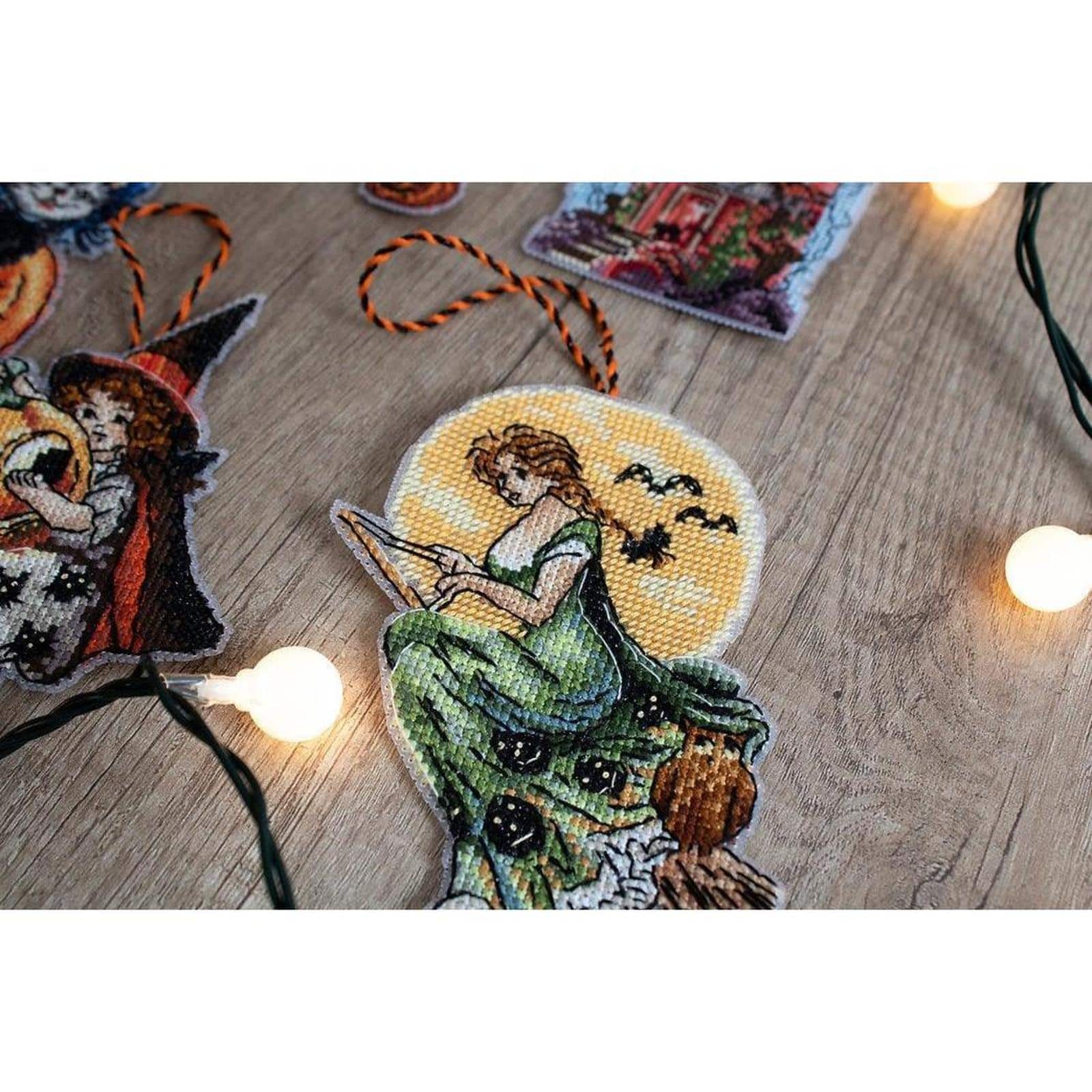 Letistitch Halloween Toys Plastic Canvas Counted Cross Stitch Kit