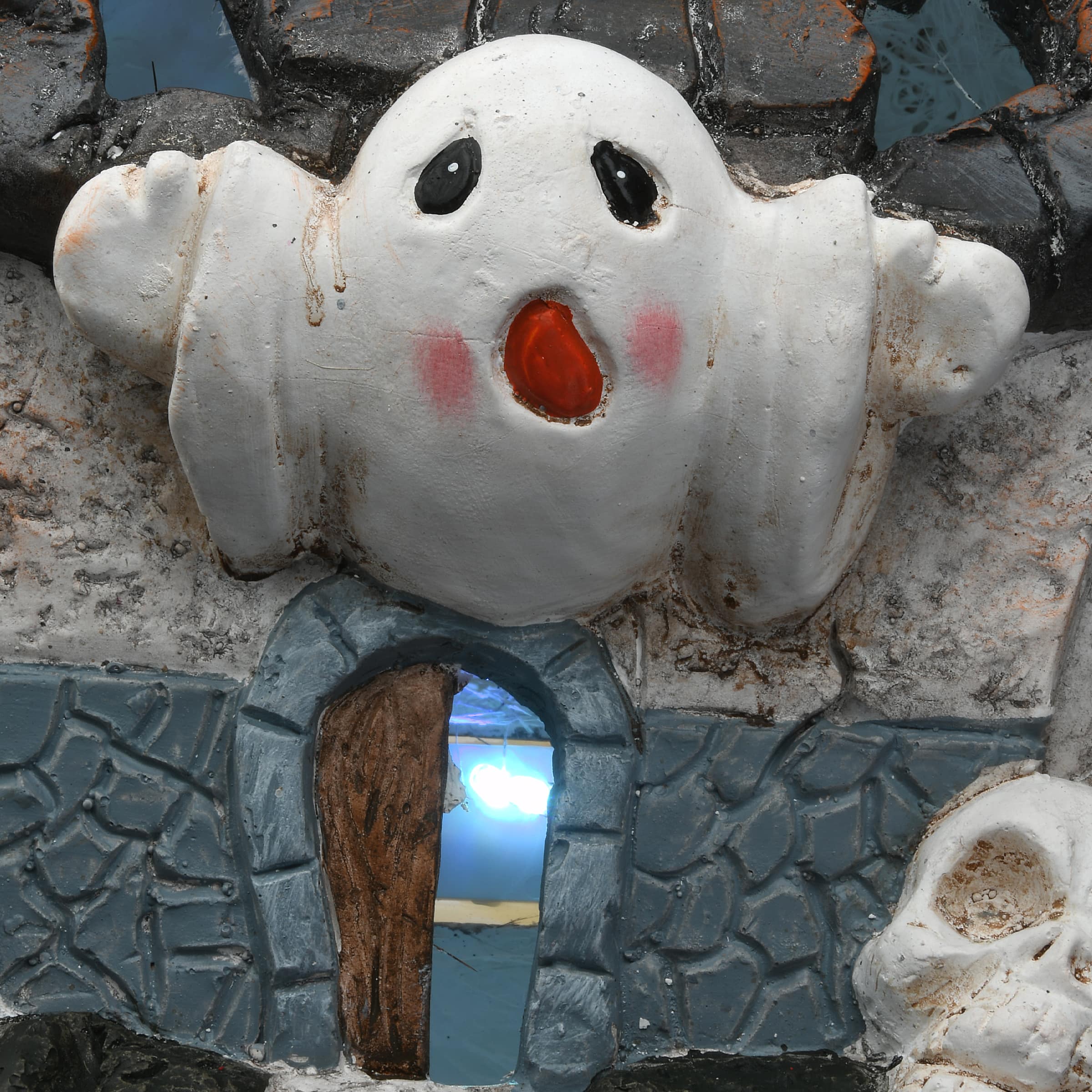 18" LED Multilevel Haunted House