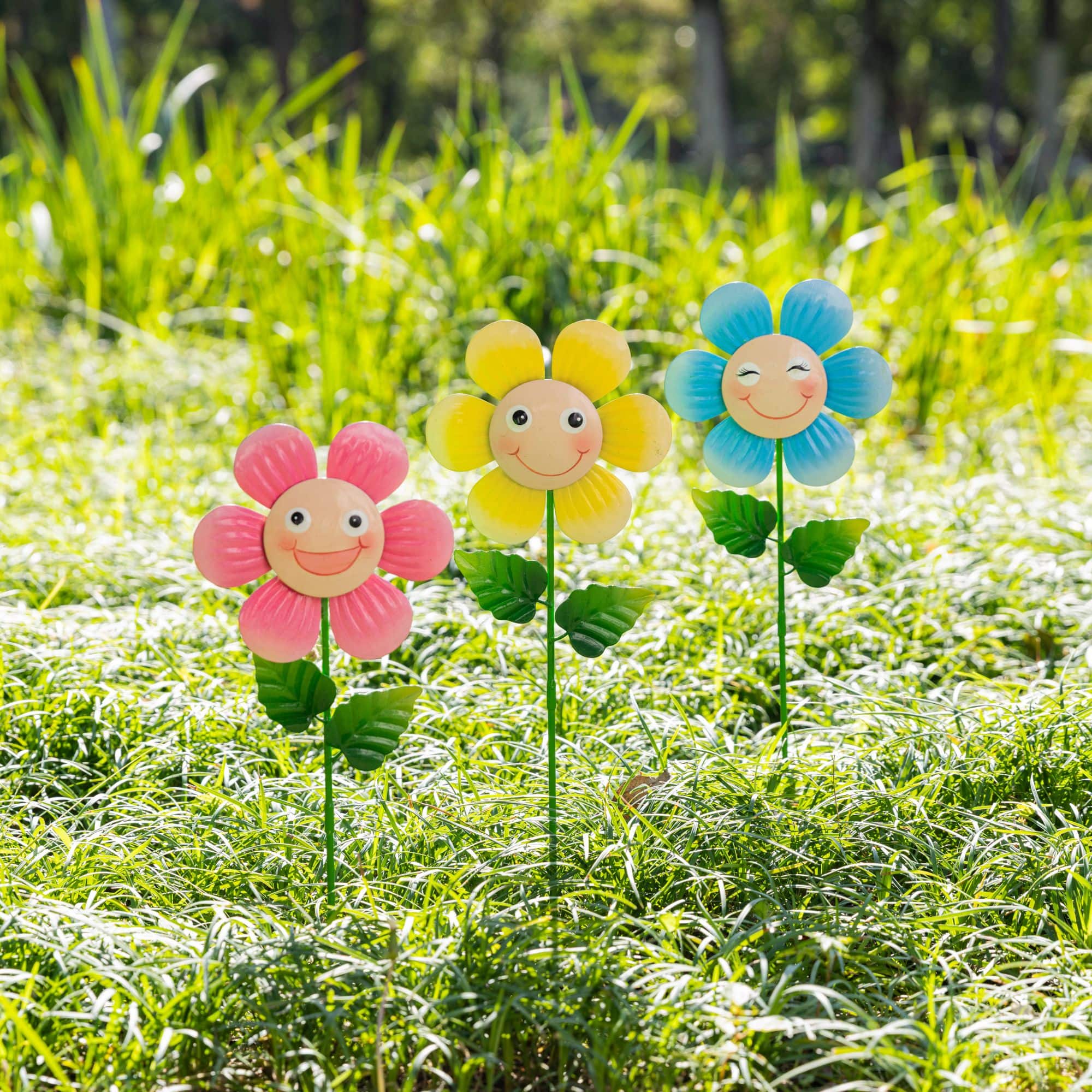 Glitzhome® 18" 2-in-1 Set of 3 Painted Metal Happy Face Flower Garden Picks & Wall Decor
