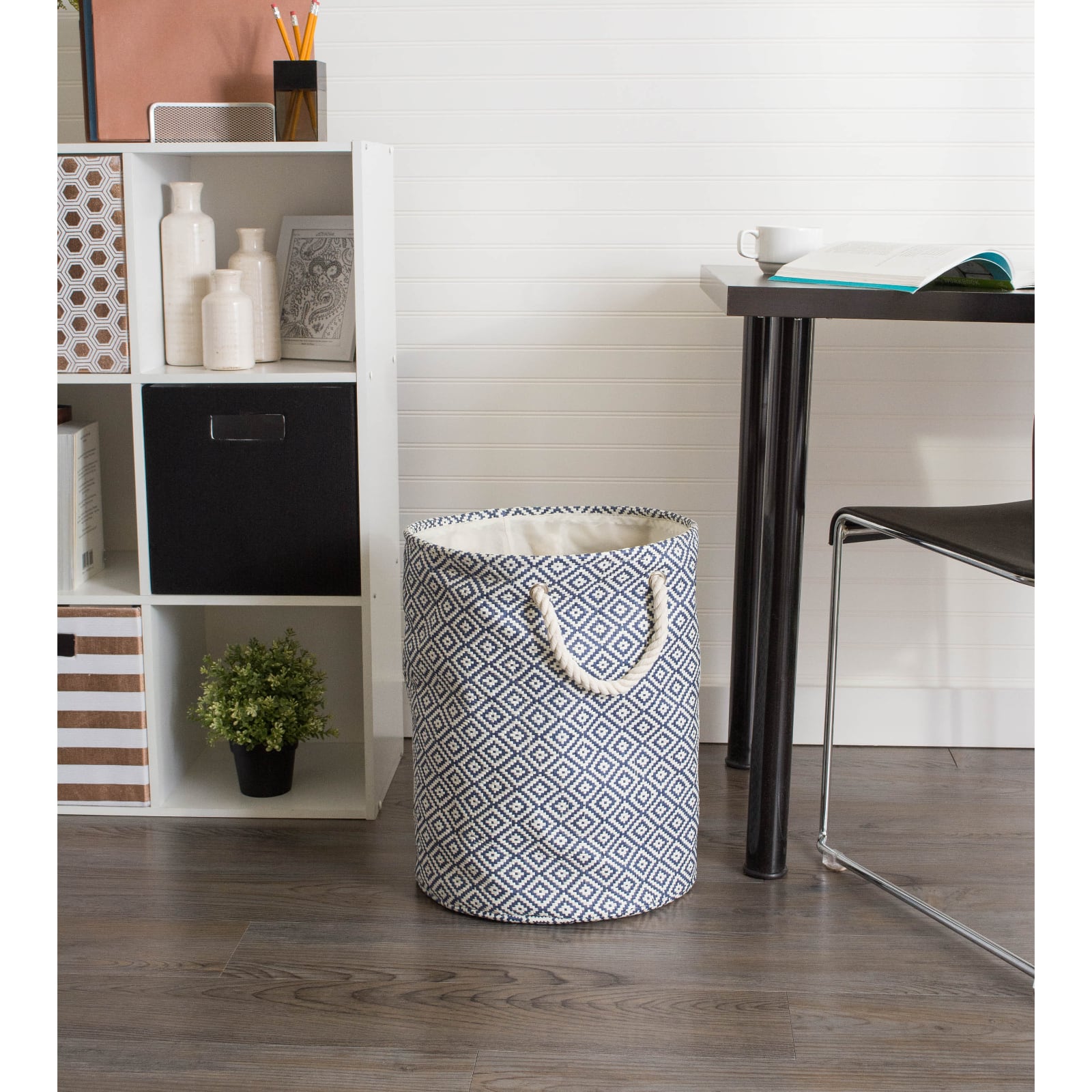 DII® Medium Round Geo Diamond Paper Bin
