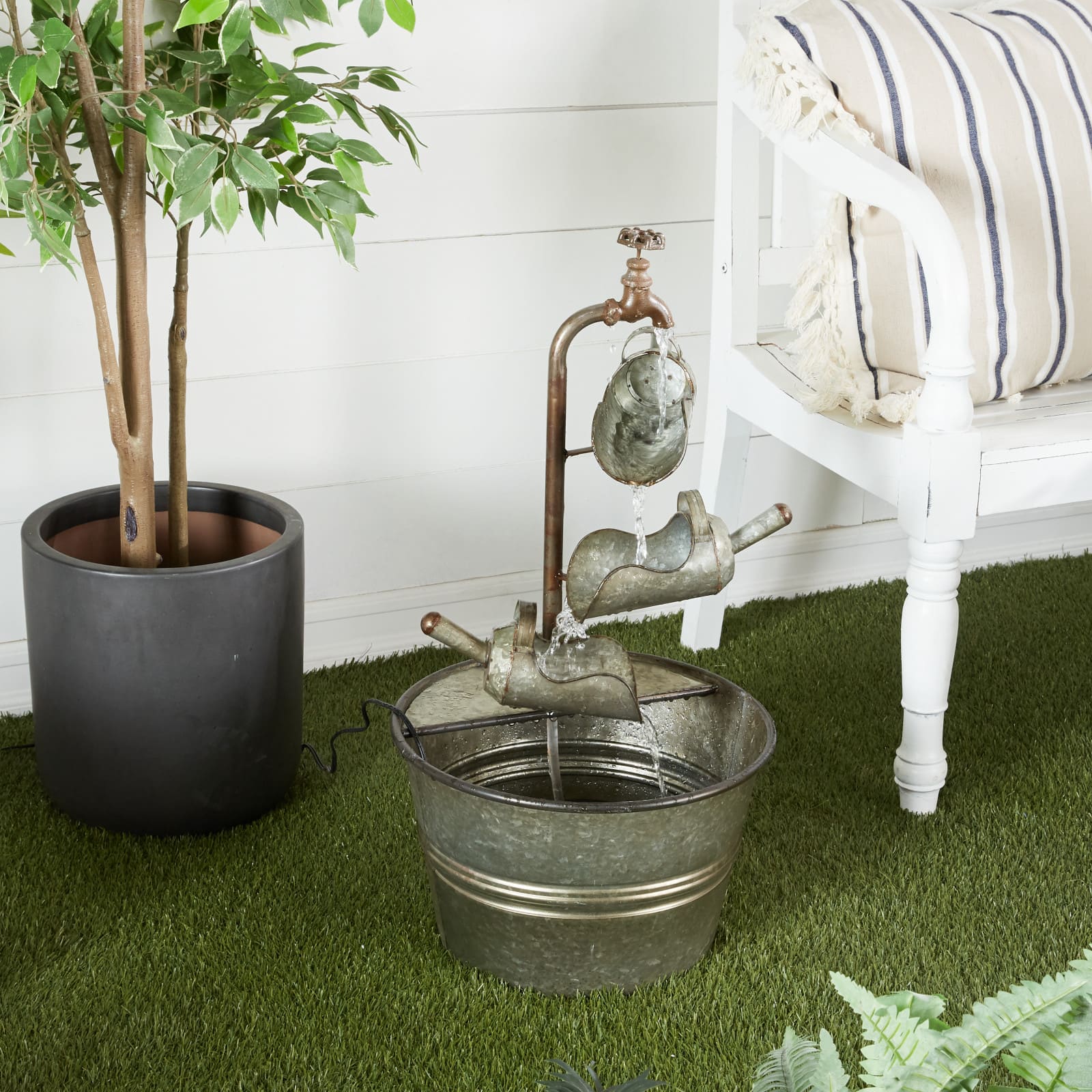 28" Gray Iron Farmhouse Fountain