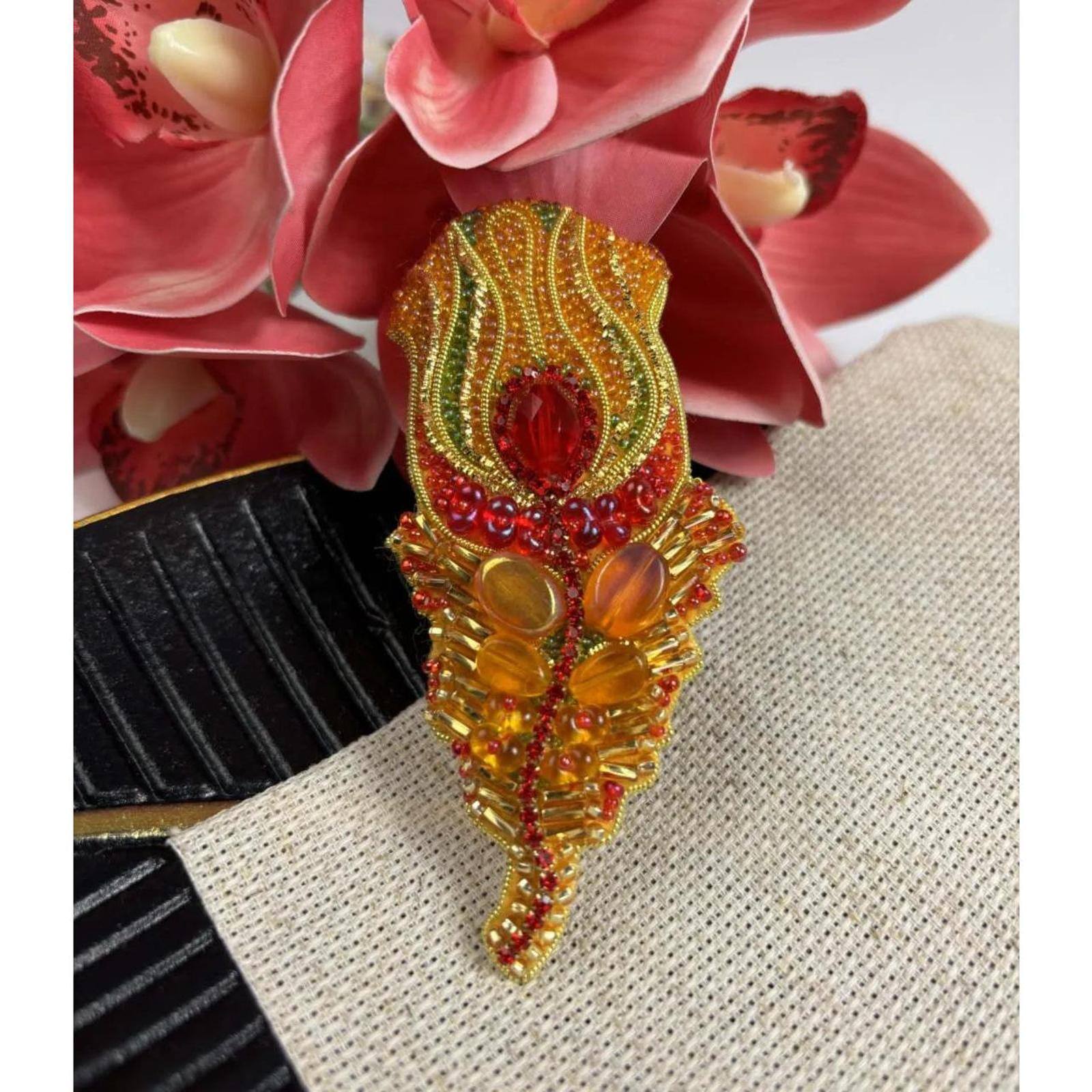 Charivna Mit Symbol of Happiness Brooch Crystal Art Beadwork Kit