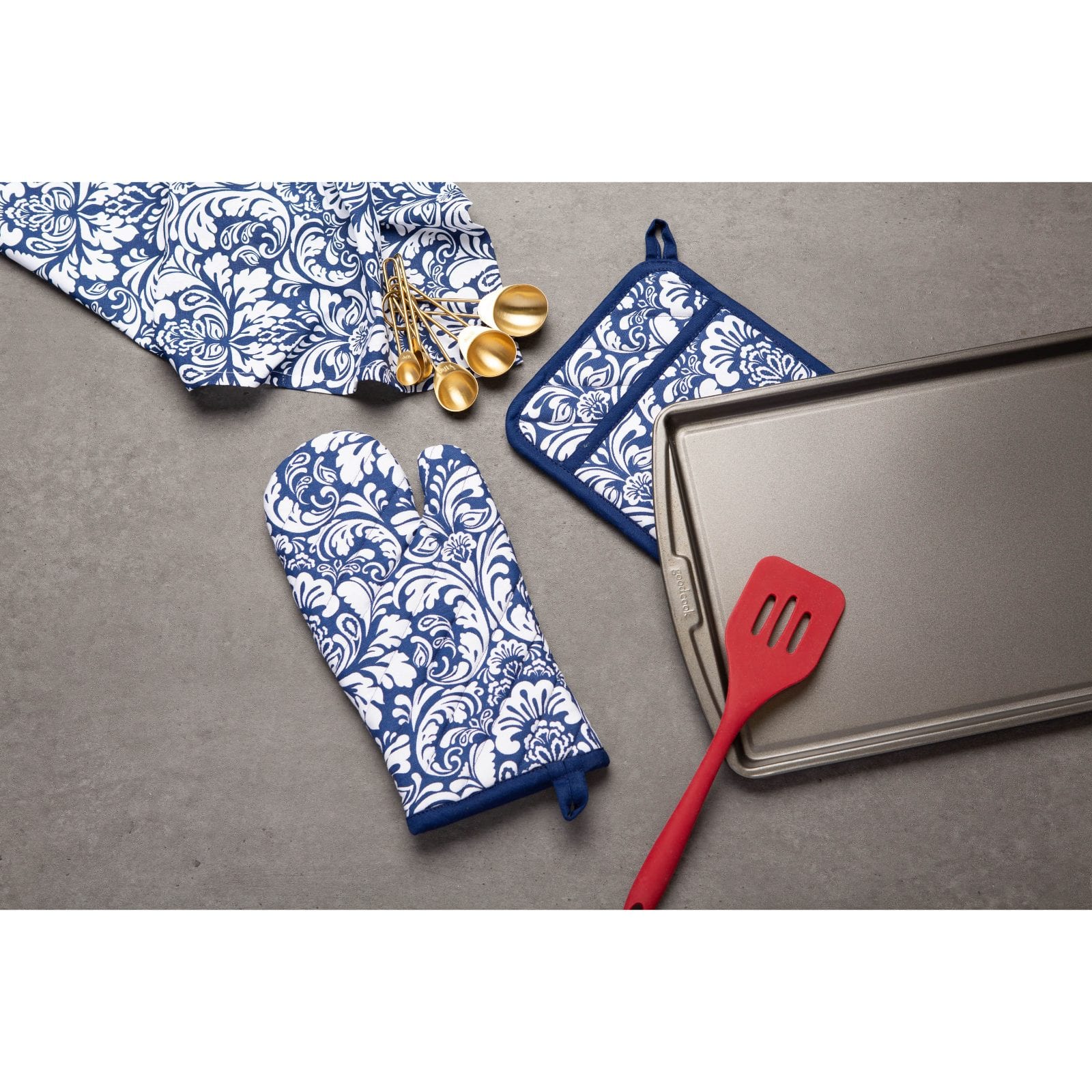 DII® Damask Oven Mitt & Potholder Set