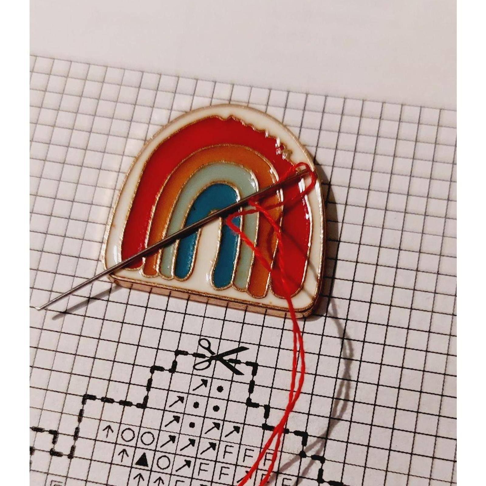 Wizardi 4/5" Rainbow Magnetic Needle Minder