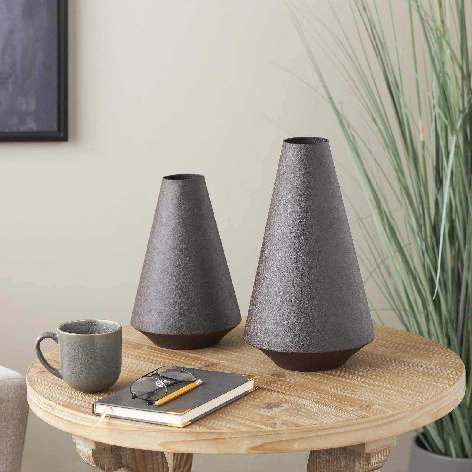 Black Metal Textured Cone Vase Set