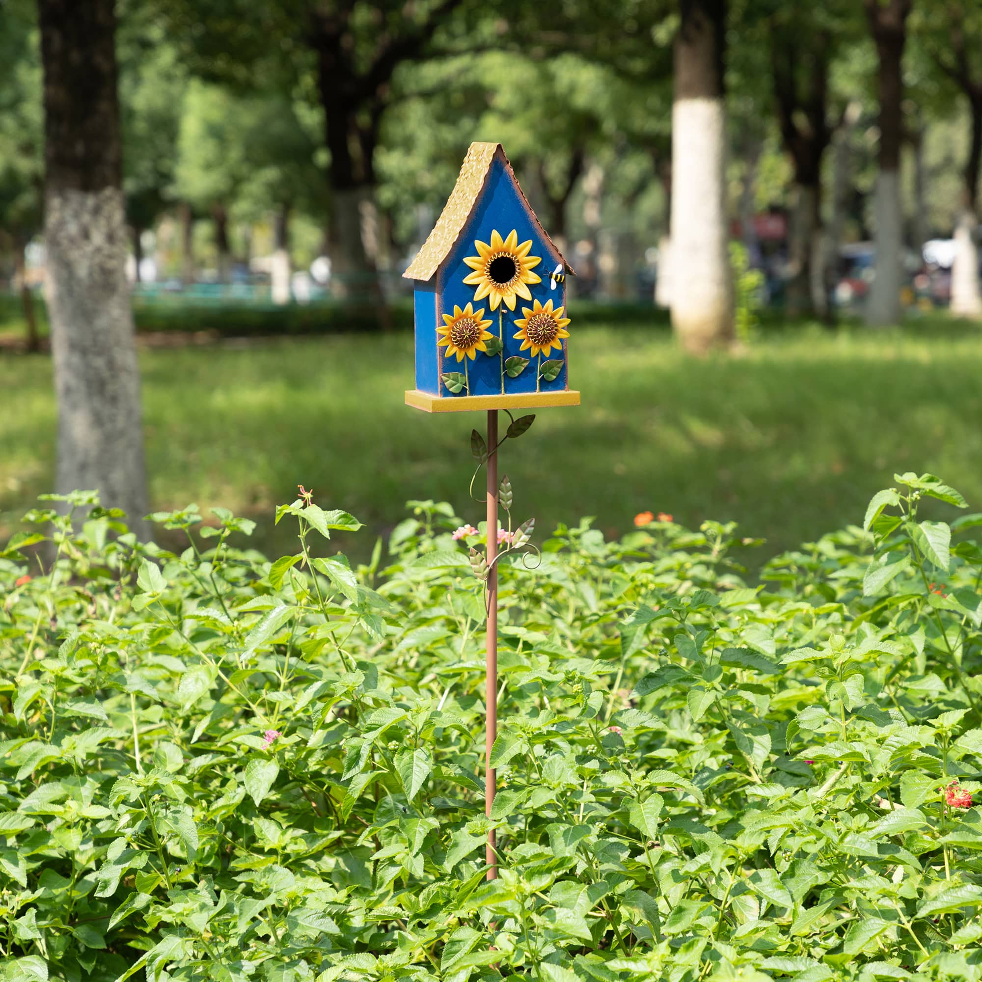 Glitzhome® 52.5" Blue Metal Sunflower Decorative Garden Birdhouse with Stake