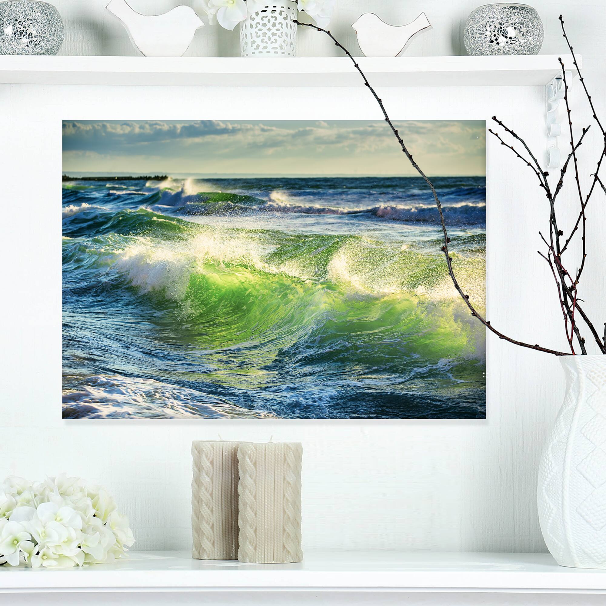 Designart - Sunrise and Shining Waves in Ocean