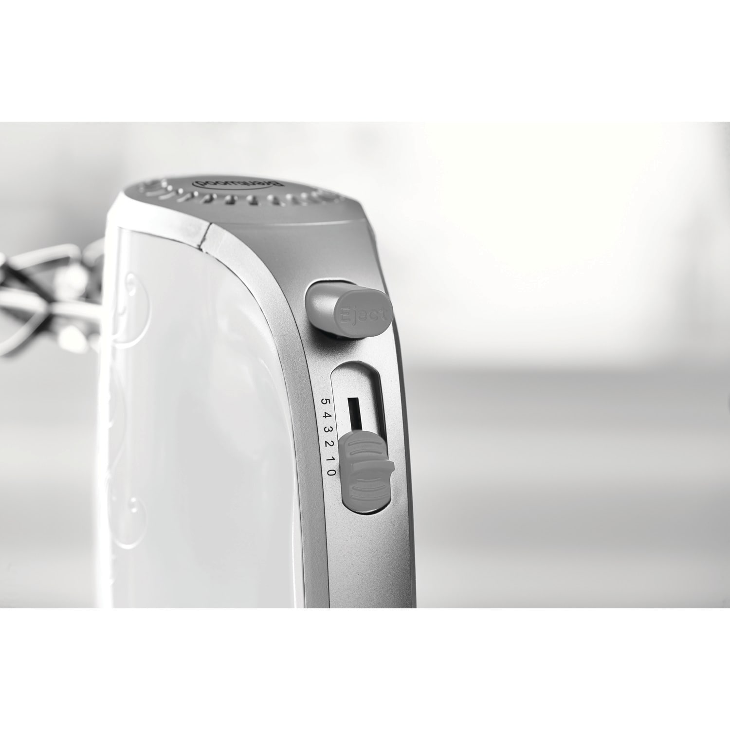 Brentwood White Lightweight 5-Speed Electric Hand Mixer