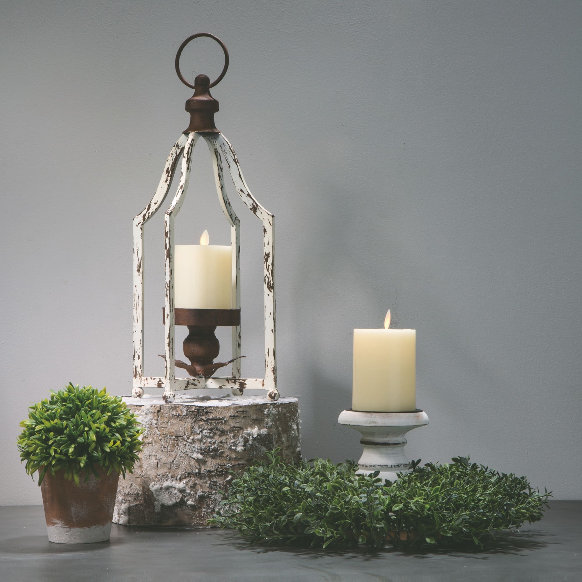 Glitzhome&#xAE; Small Farmhouse Metal Lantern