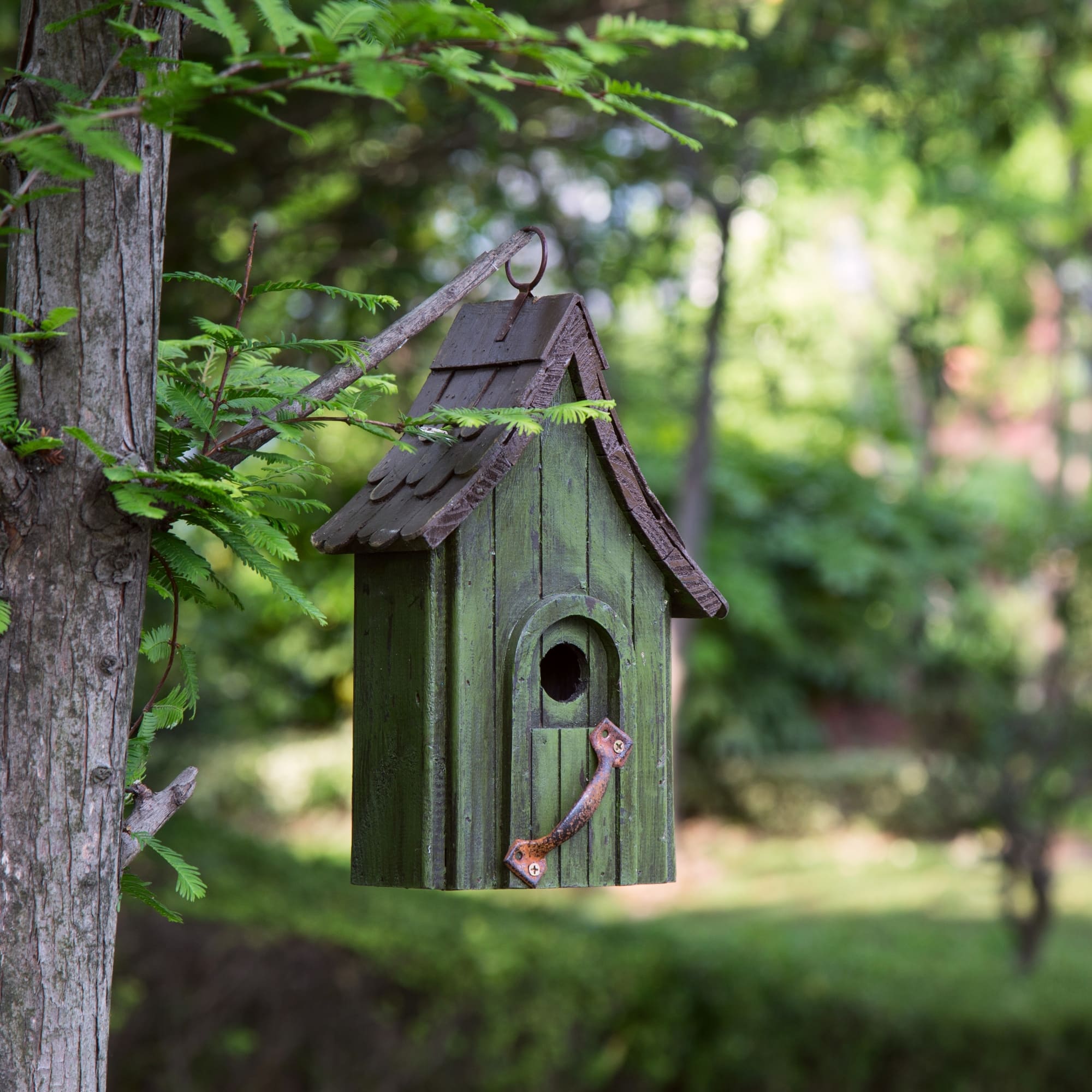 Glitzhome&#xAE; 11.61&#x22; Distressed Wooden Birdhouse