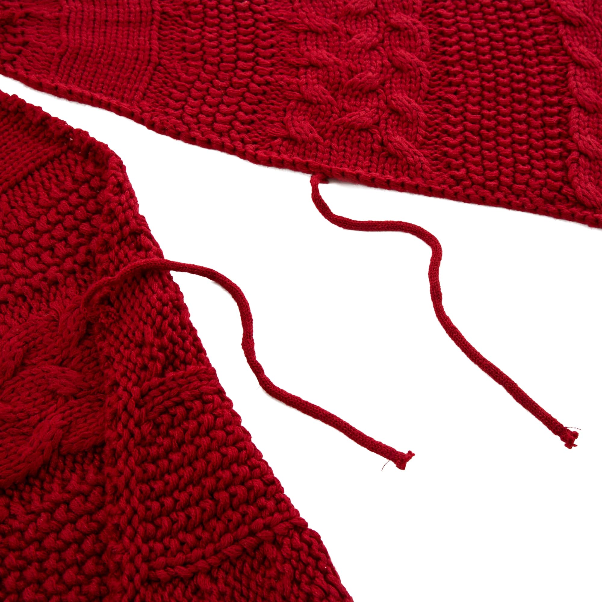 Glitzhome&#xAE; 52&#x22; Red Knited Acrylic Christmas Tree Skirt