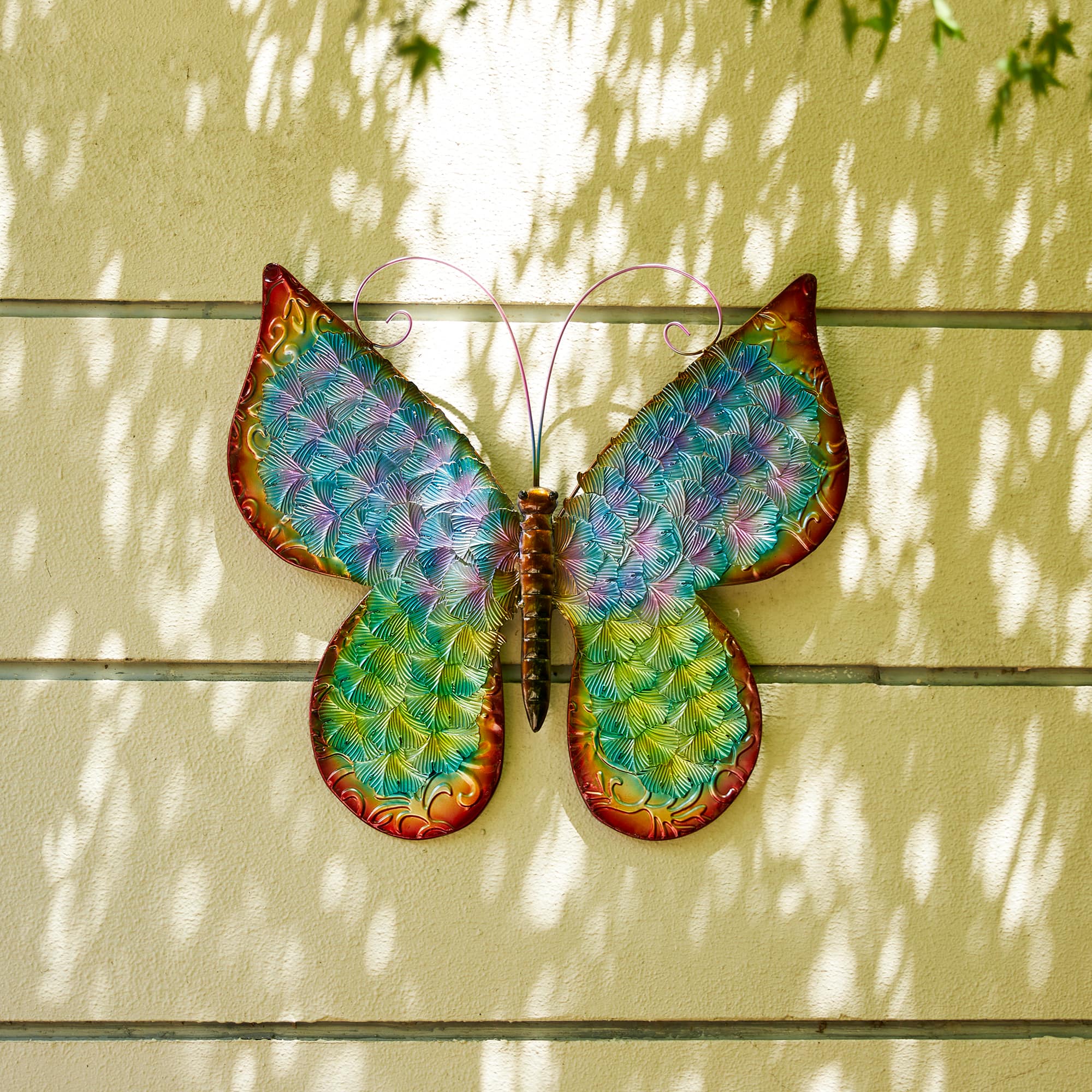 Glitzhome&#xAE; 20&#x22; Colorful Butterfly Metal Wall D&#xE9;cor