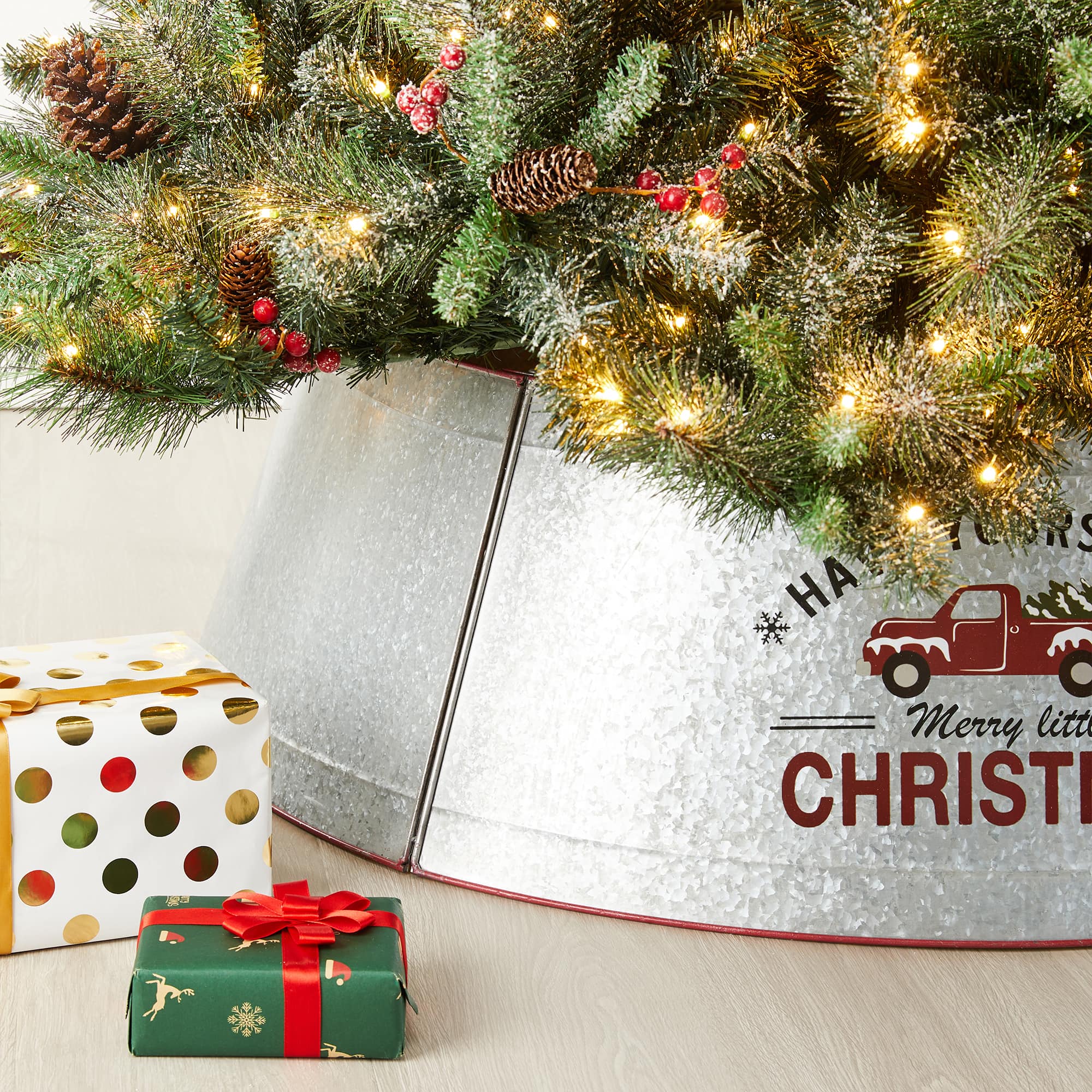 Glitzhome&#xAE; 40.5&#x22; Christmas Galvanized Metal Truck Tree Collar