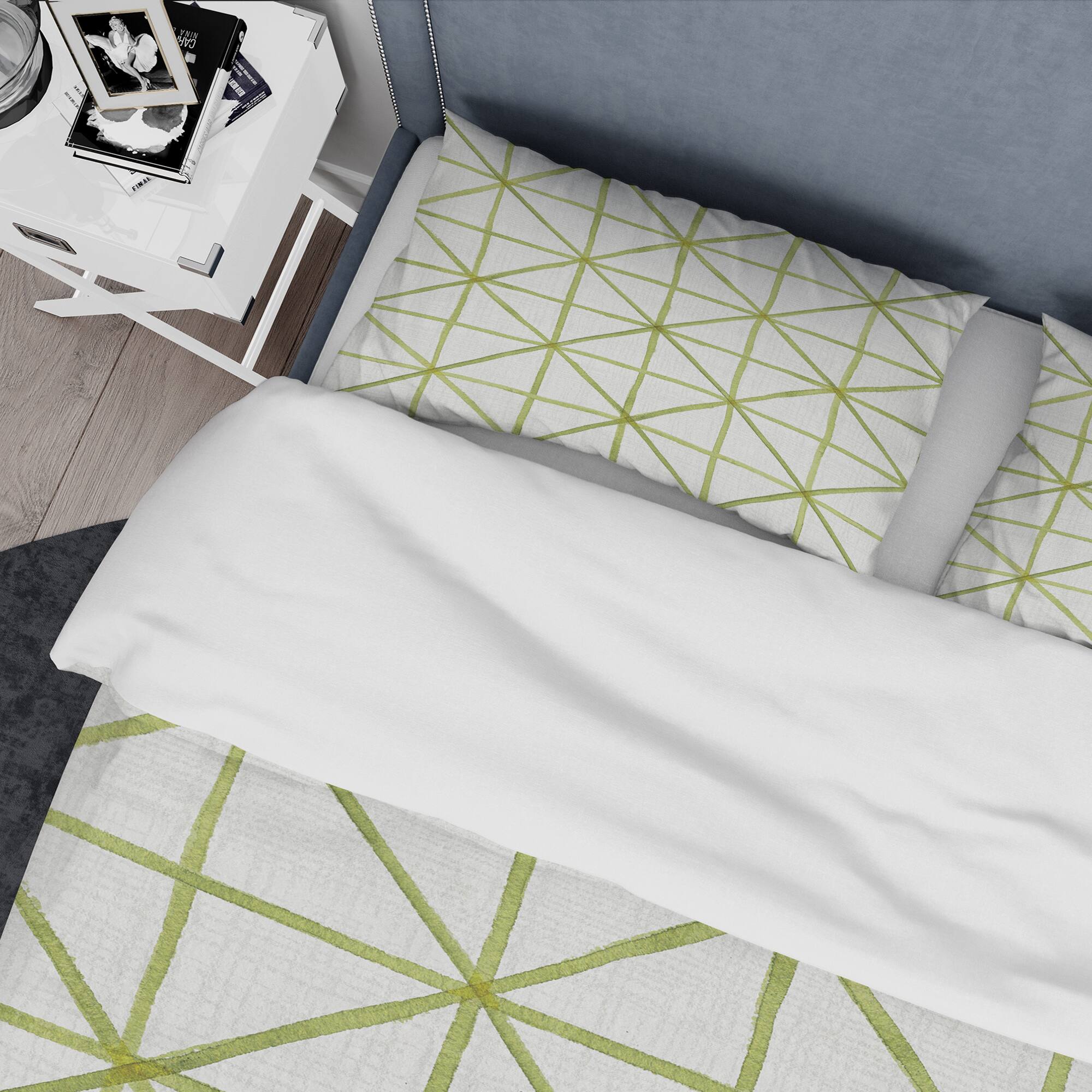 Designart &#x27;geometric Green Triangle II&#x27; Geometric Bedding Set - Duvet Cover &#x26; Shams