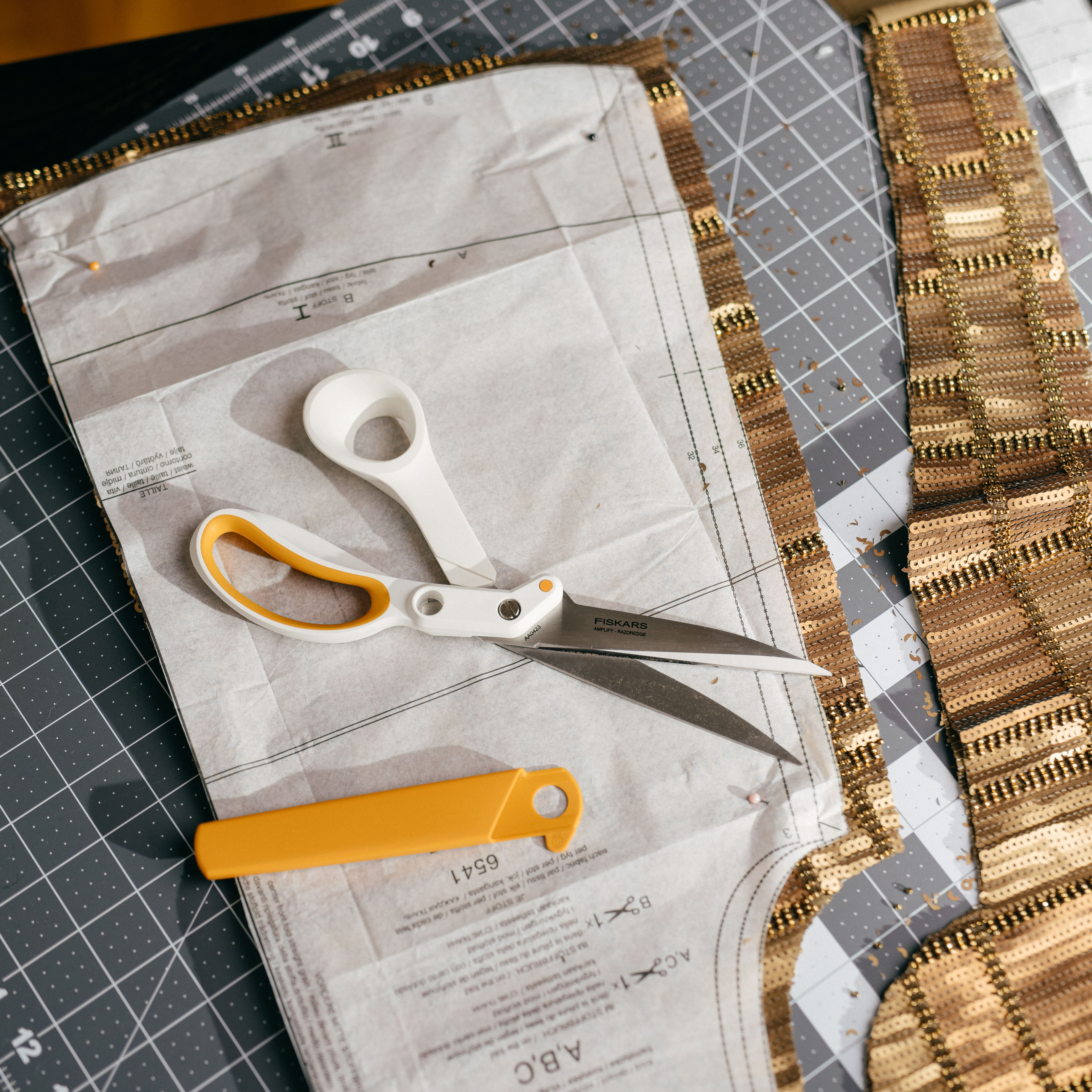 Fiskars&#xAE; Amplify&#xAE; RazorEdge&#x2122; 10&#x22; Fabric Shears