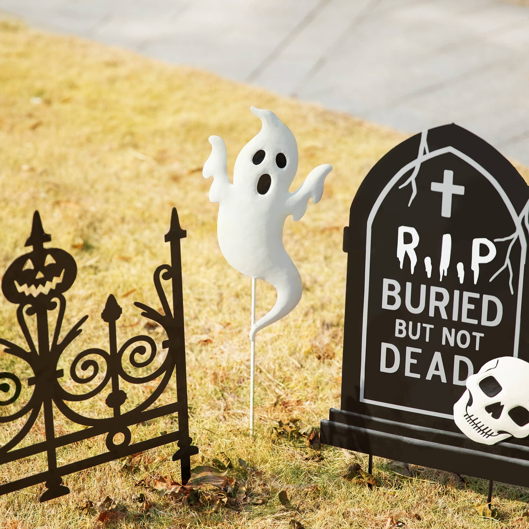 Glitzhome&#xAE; 24&#x22; 5-Piece Halloween Metal Graveyard Yard Stake Set