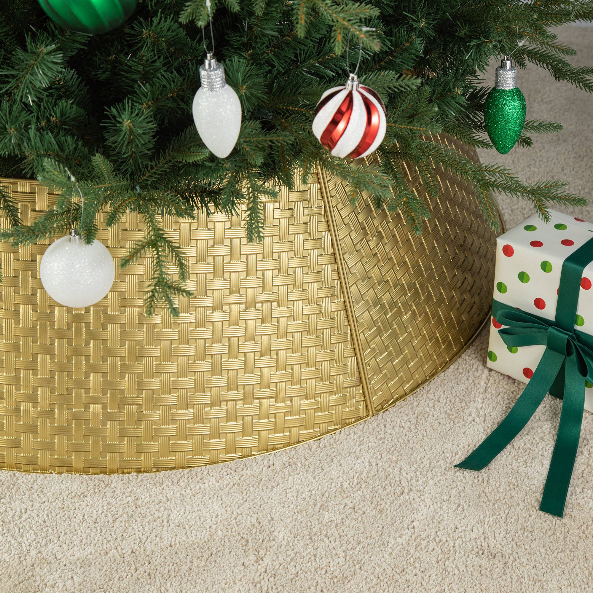Glitzhome® 3ft. Gold Weave Metal Tree Collar
