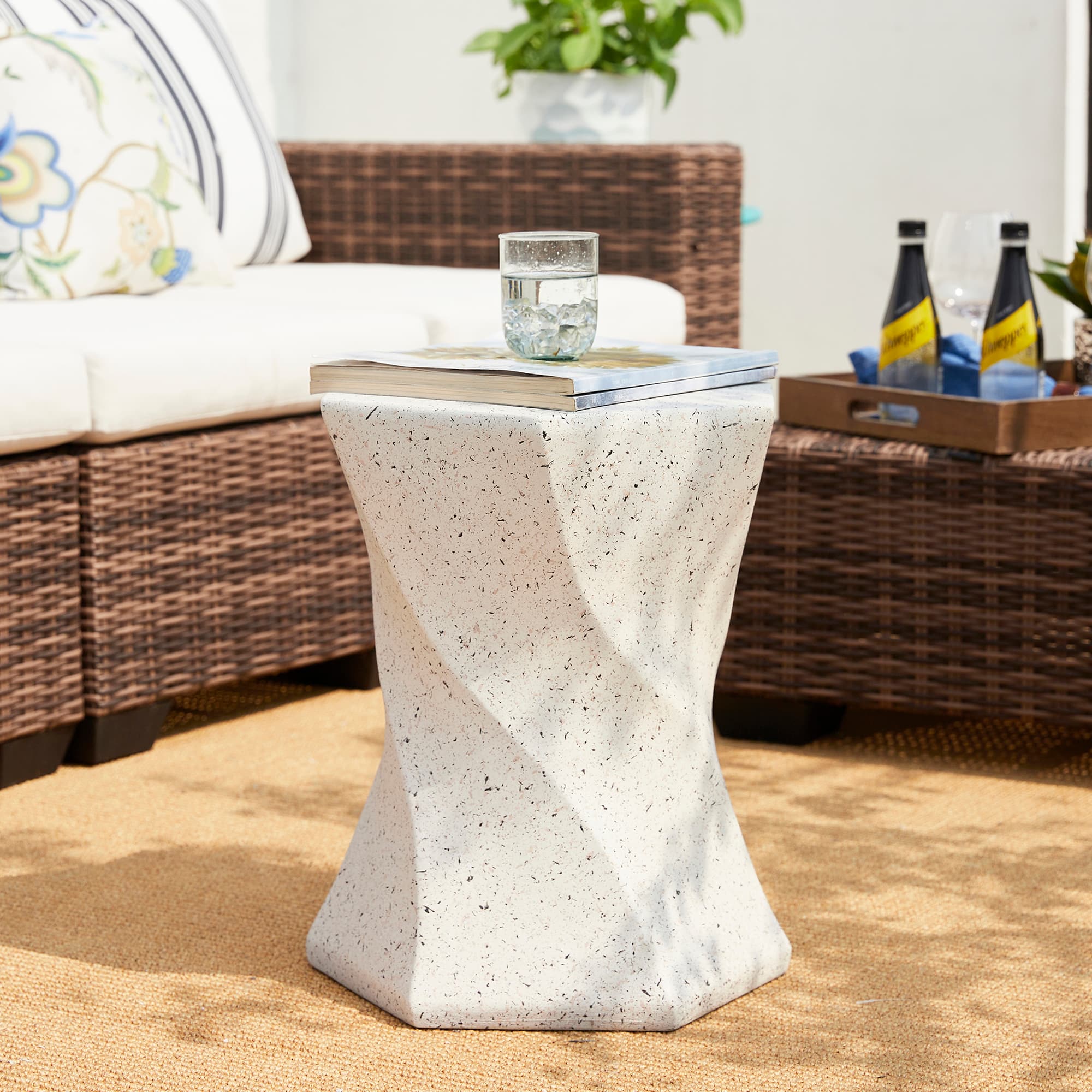 Glitzhome&#xAE; 17.75&#x22; Multifunctional Twist-Style Faux Terrazzo Garden Stool