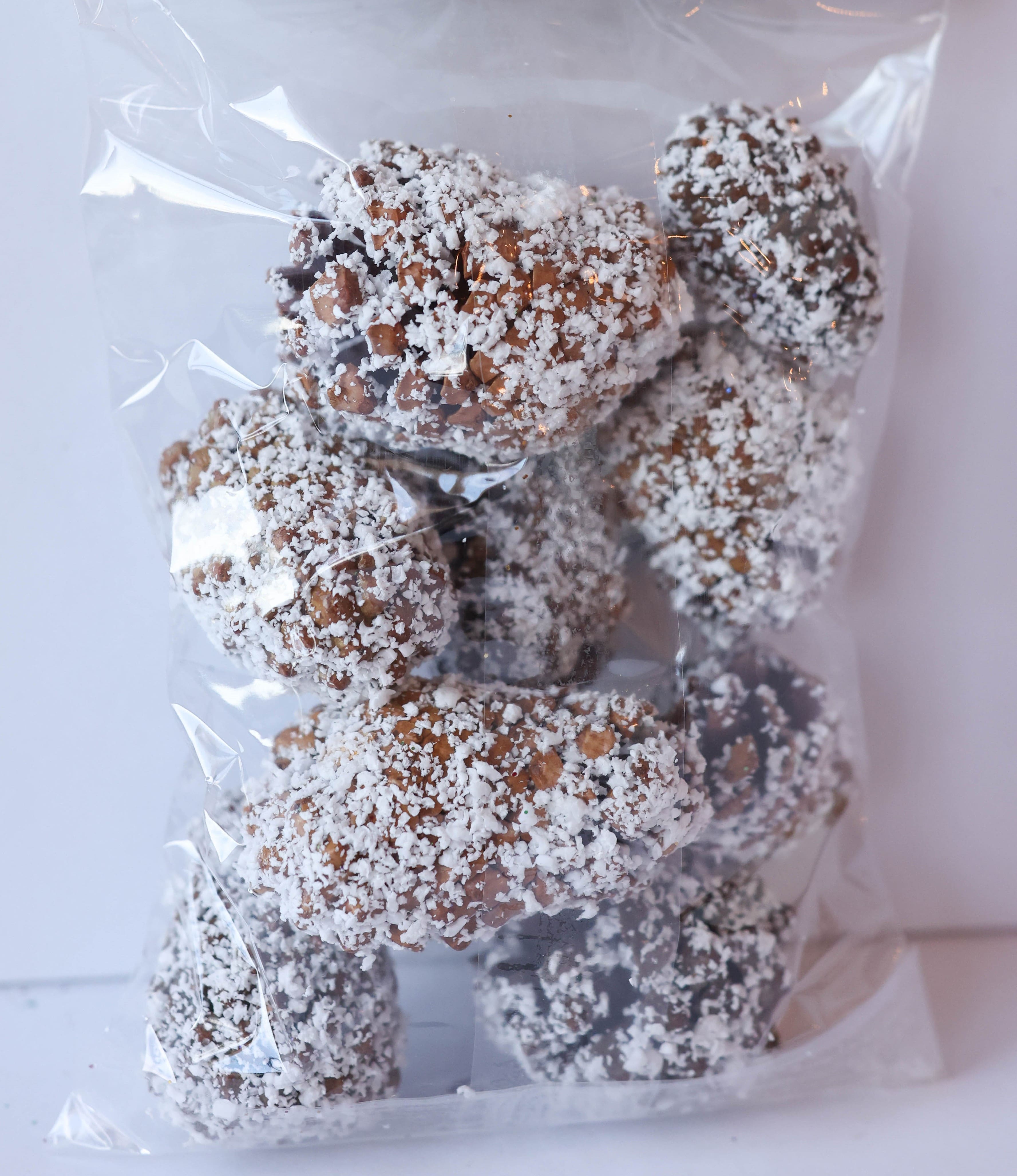 4oz. Mini Pinecones by Ashland