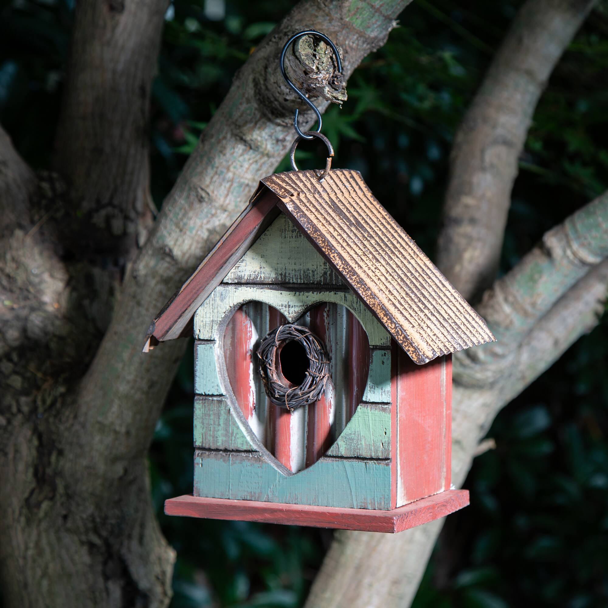 Glitzhome® Distressed Wood Heart Garden Bird House