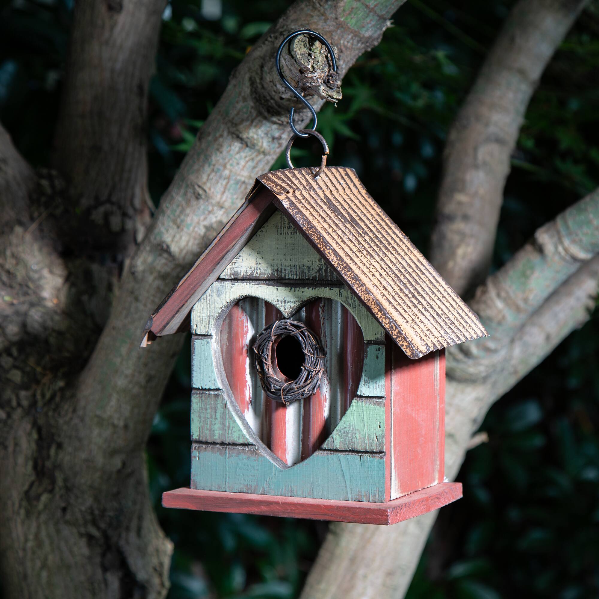 Glitzhome&#xAE; Distressed Wood Heart Garden Bird House