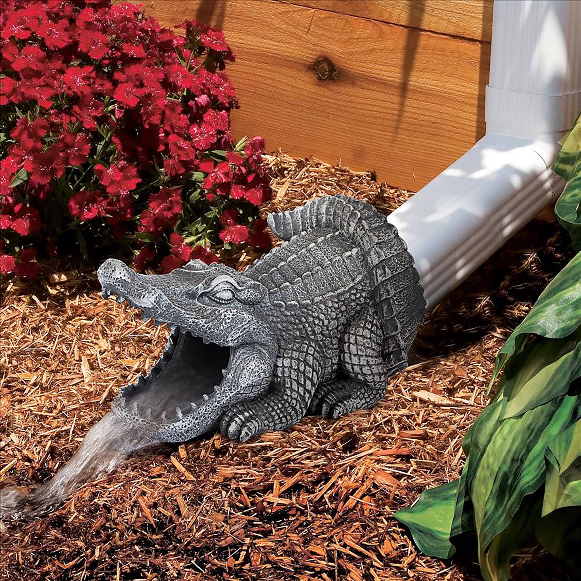 Design Toscano 10&#x22; Swamp Alligator Gutter Guardian Downspout Statue