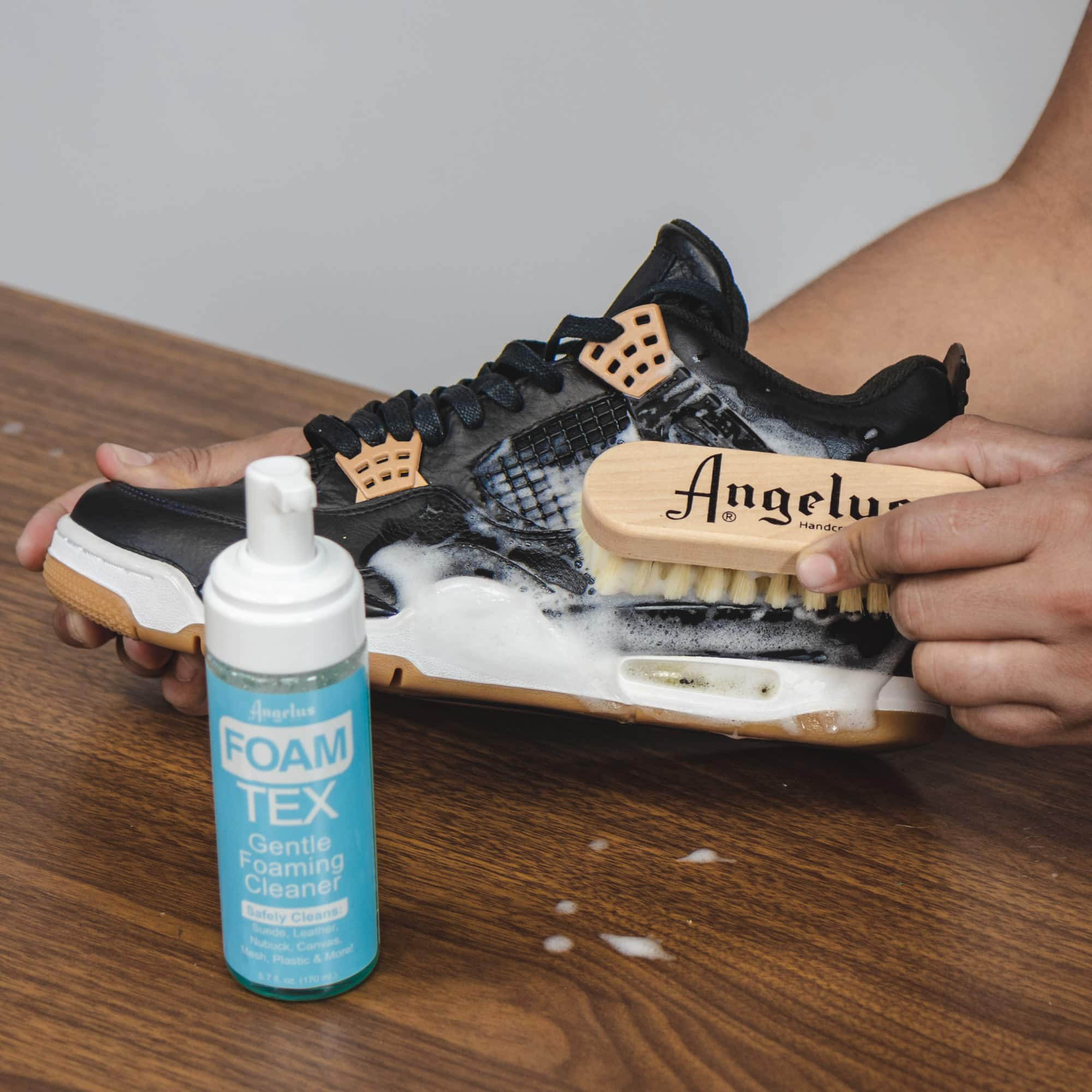 12 Pack: Angelus&#xAE; Foam Tex Sneaker Cleaning Kit