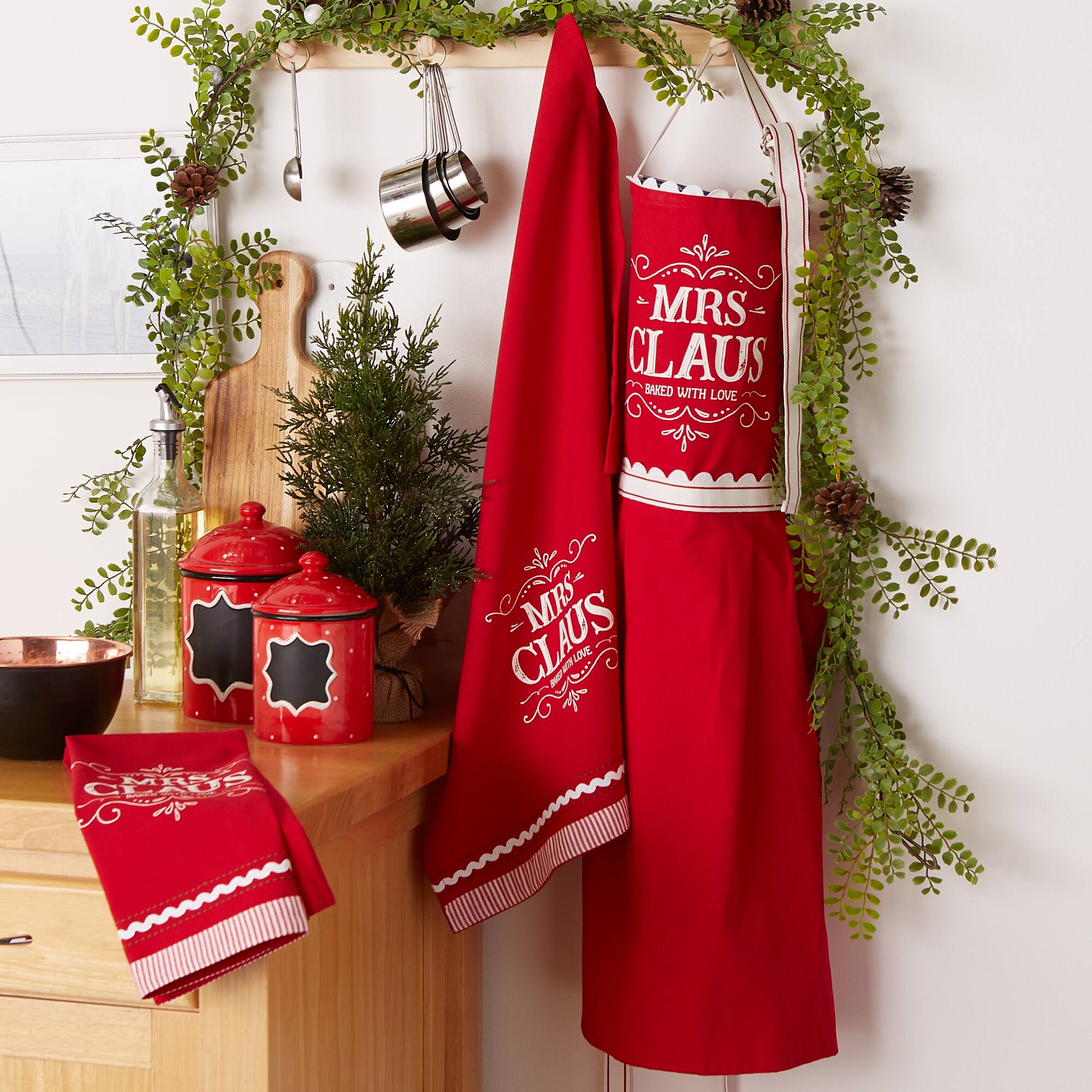 DII&#xAE; Mrs. Claus Chef Kitchen Set