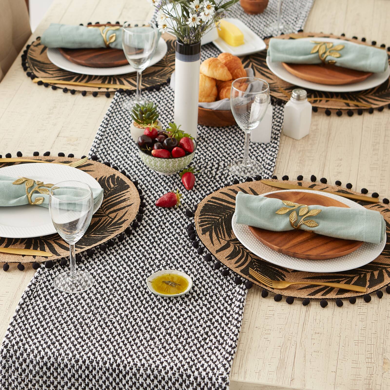 DII&#xAE; 72&#x22; Woven Table Runner