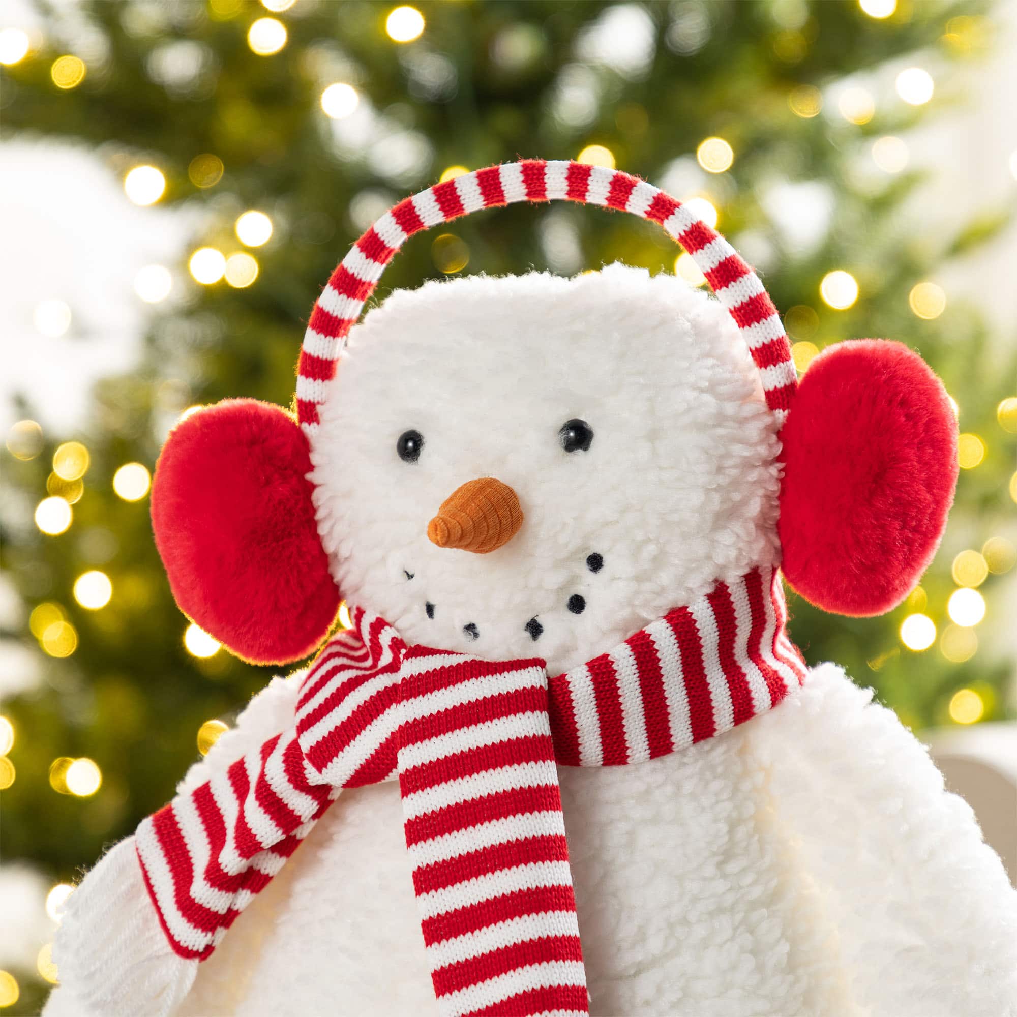Glitzhome&#xAE; 17.75&#x22;H Christmas Fabric Standing Snowman